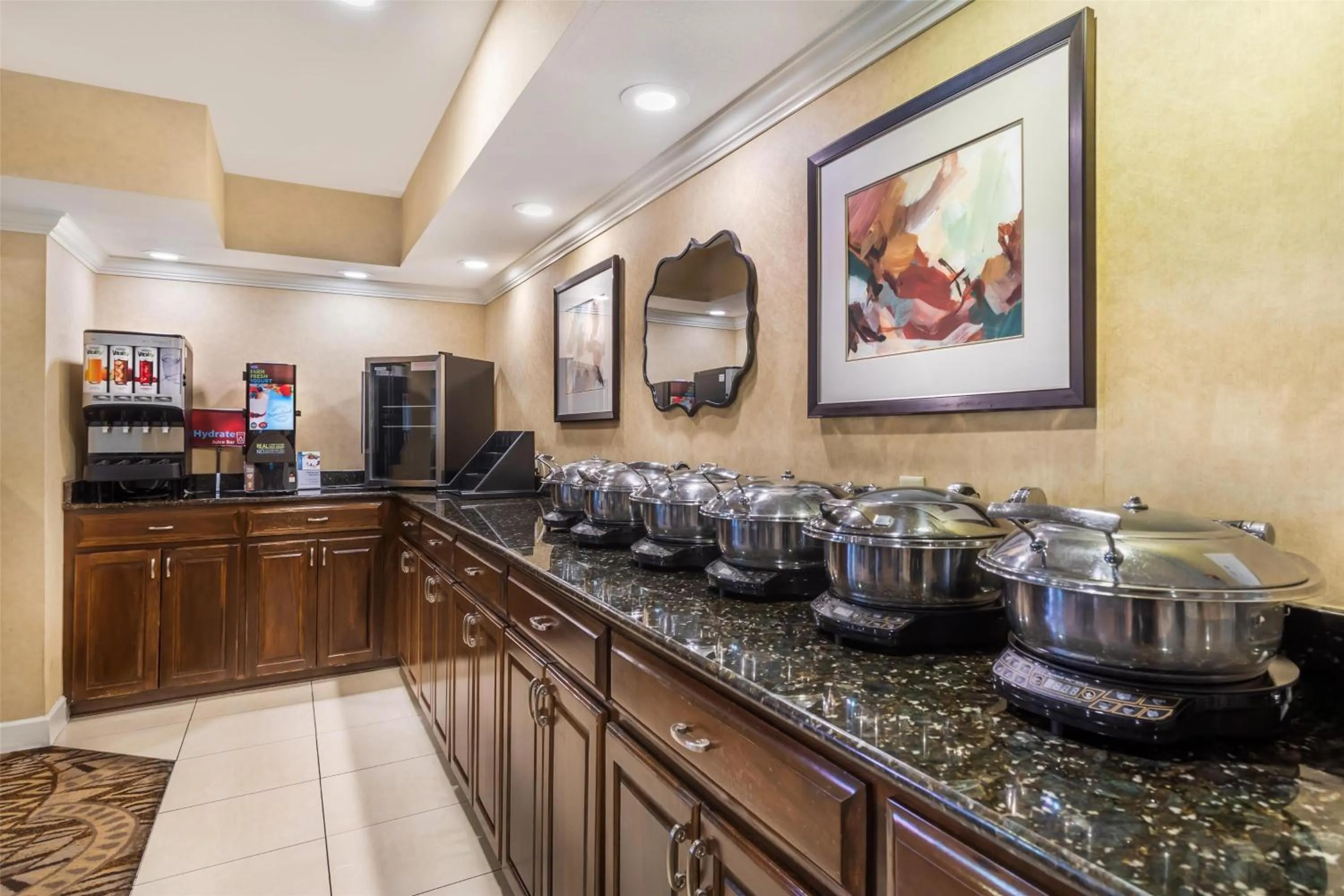 Breakfast in Best Western Plus Valdosta Hotel & Suites