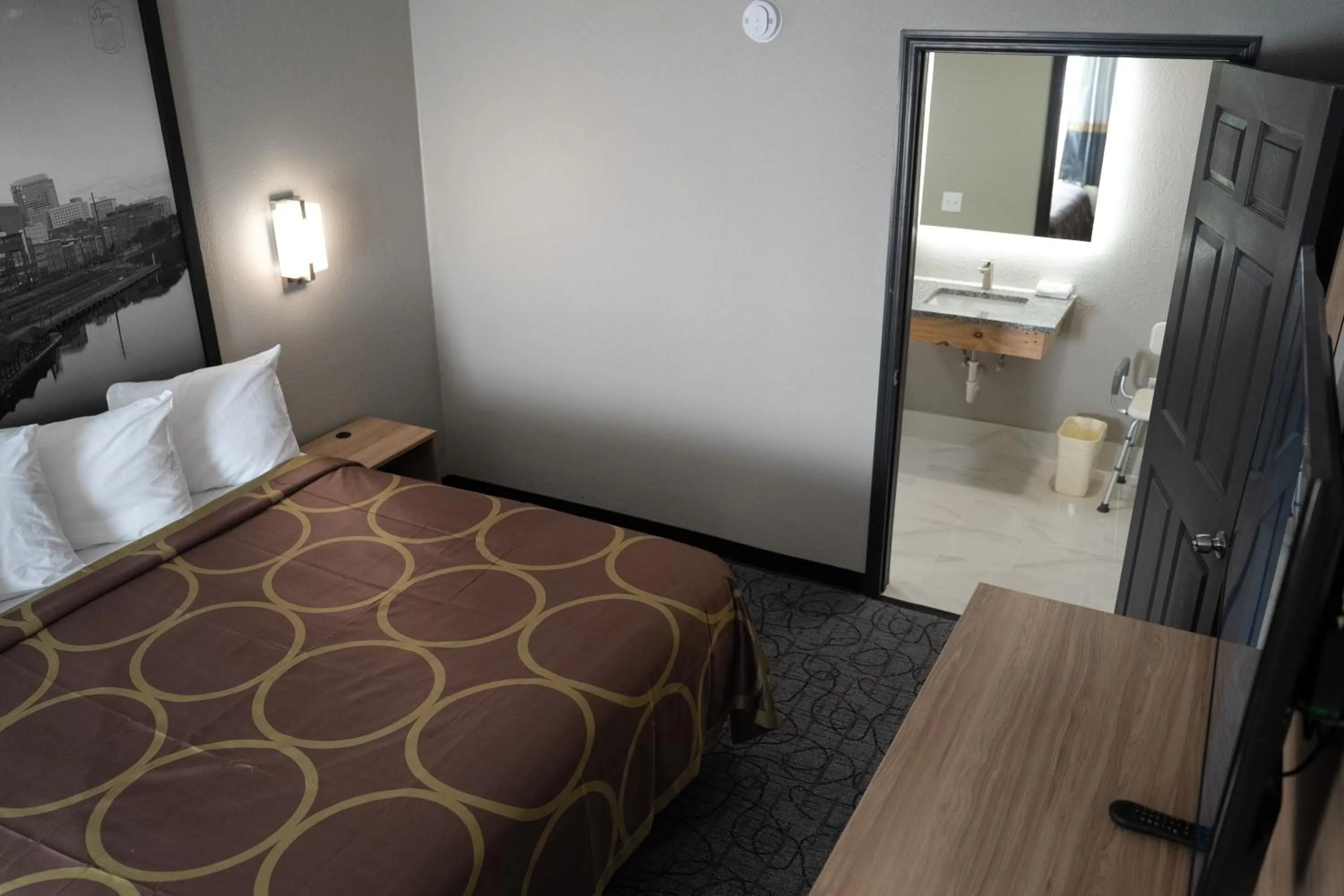 Bed in Super 8 by Wyndham Antioch/Nashville South East