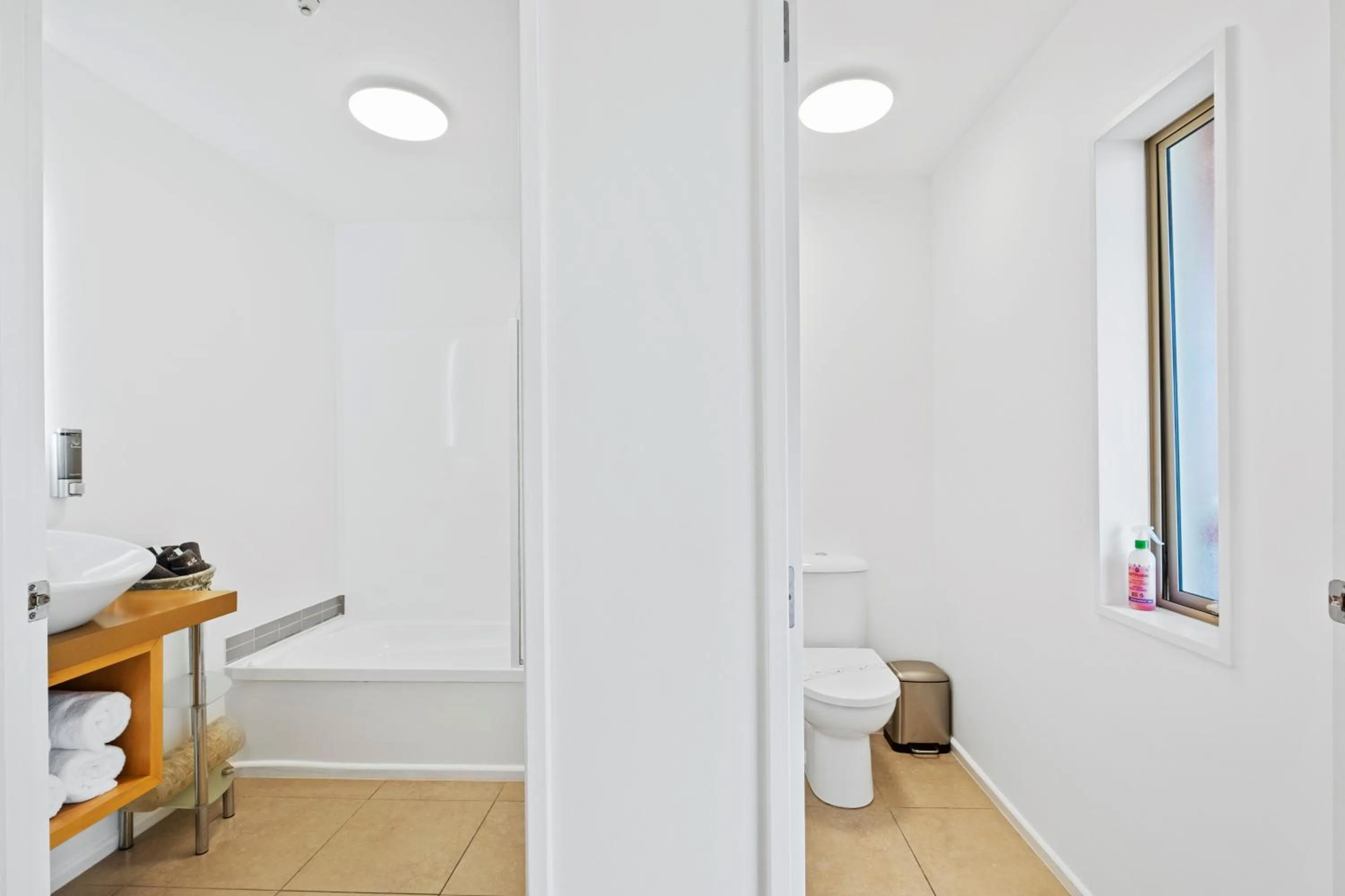 Shower in Tussock Peak Lodge