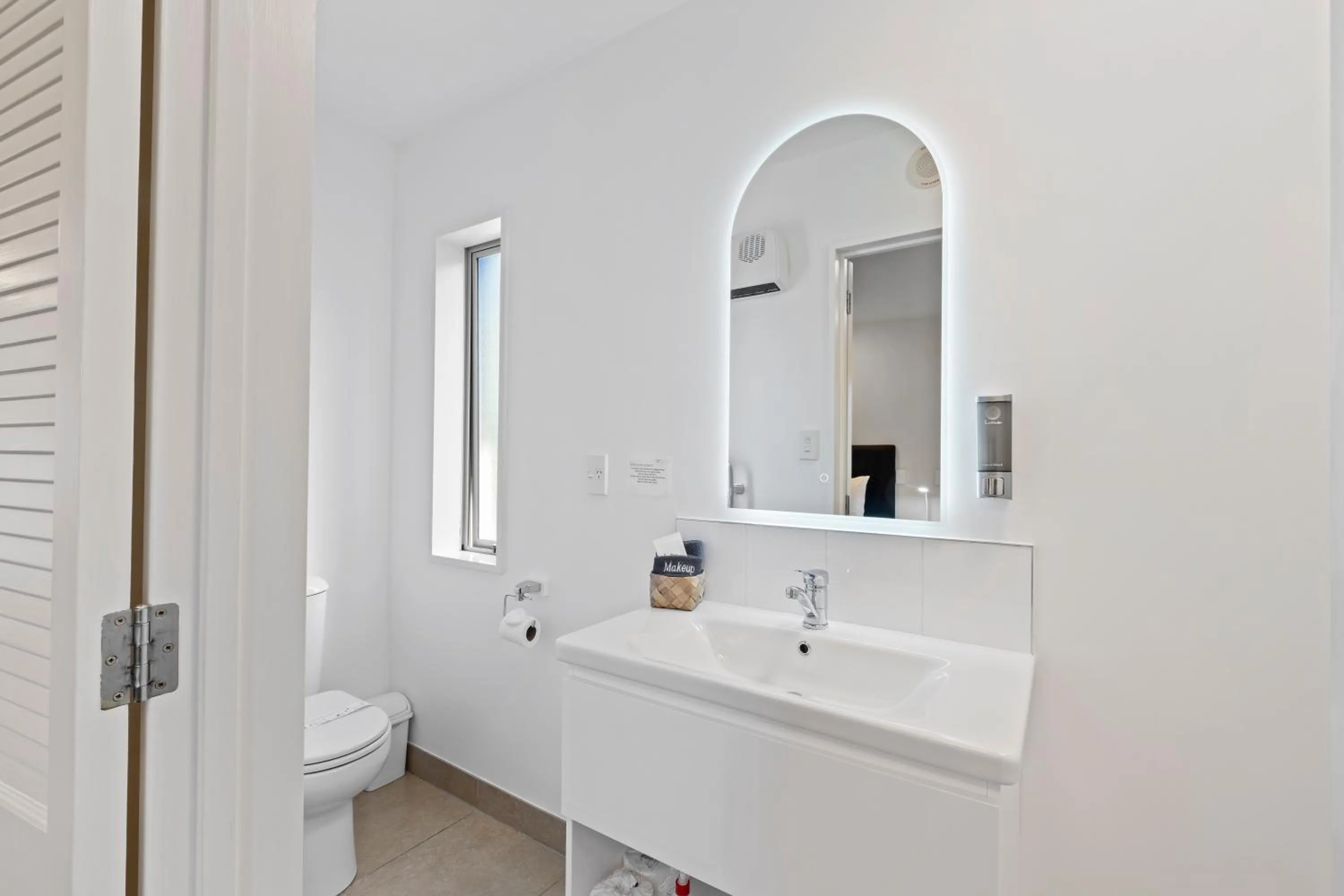 Toilet in Tussock Peak Lodge