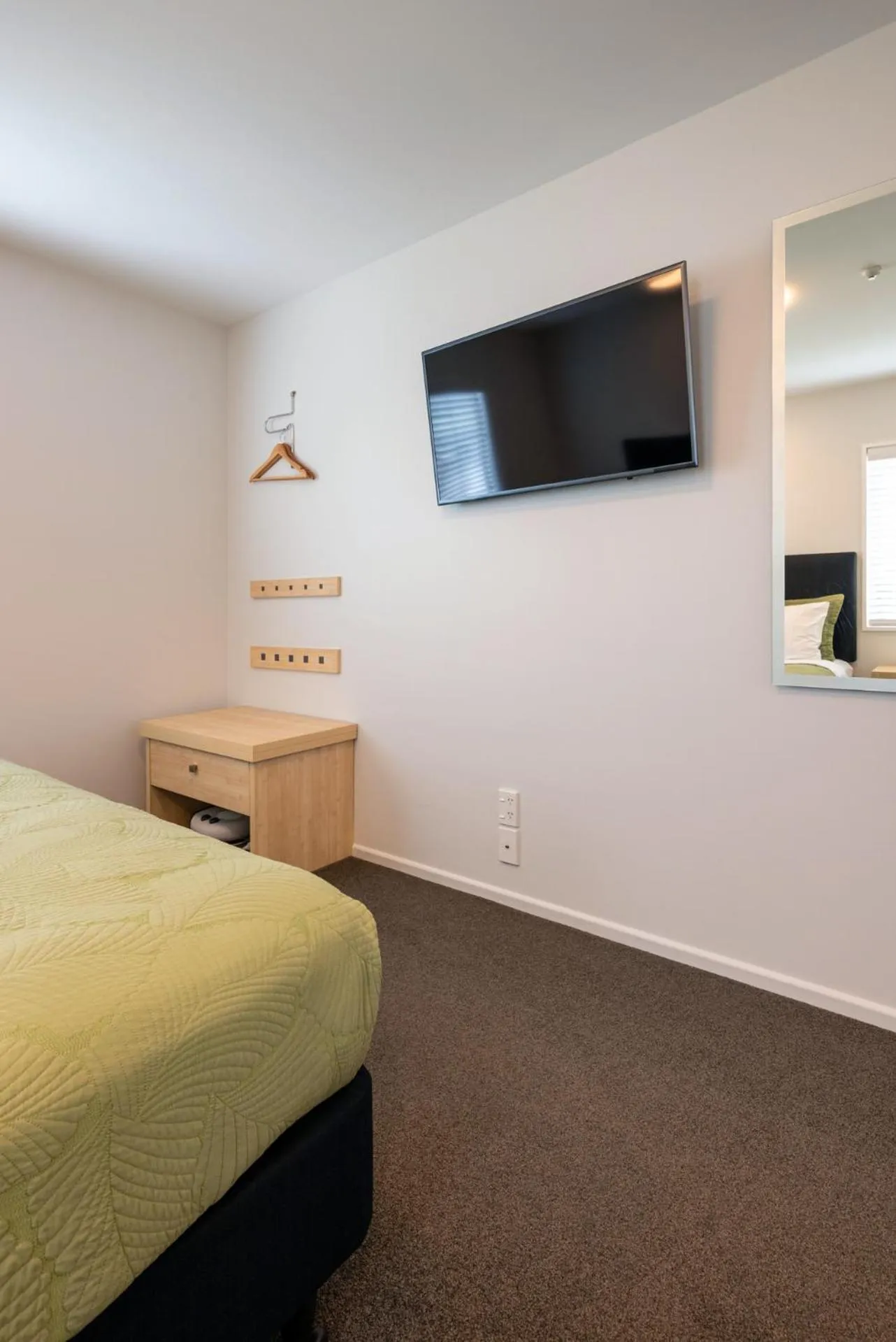 TV and multimedia, Bed in Tussock Peak Lodge