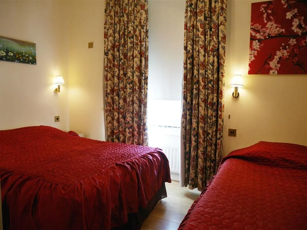 Bedroom, Bed in The Gresham Hotel