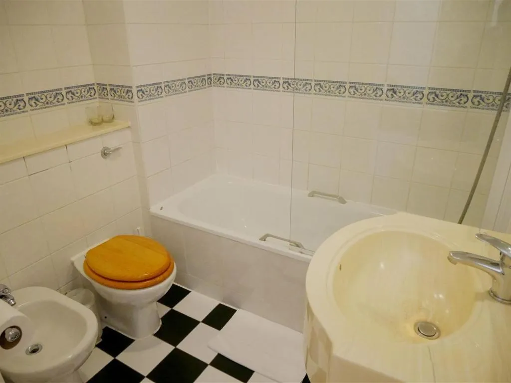 Bathroom in The Gresham Hotel