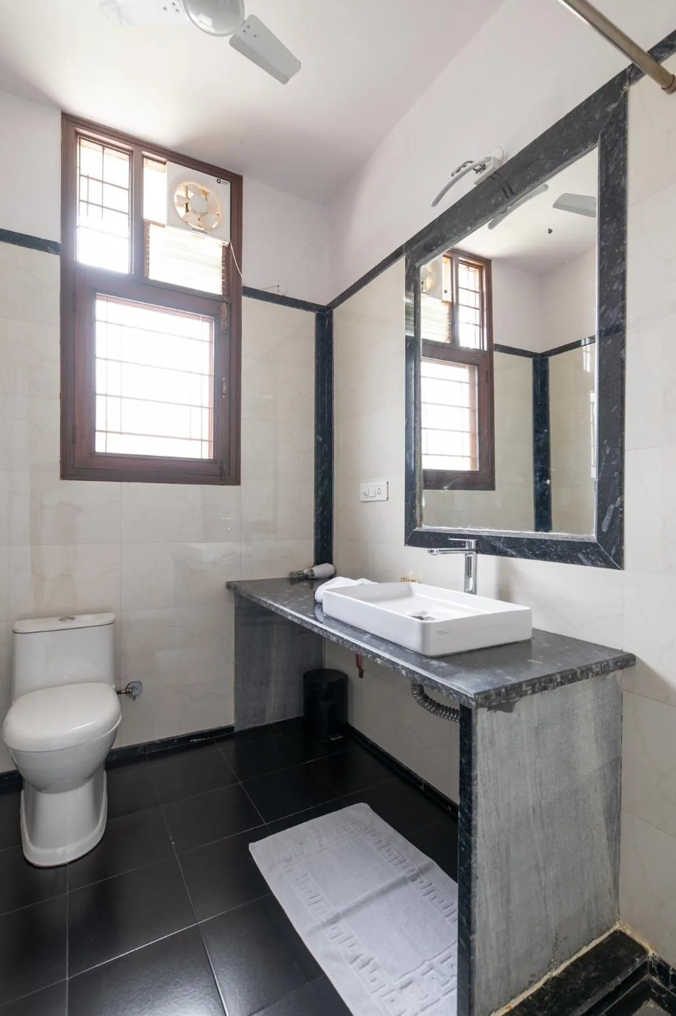 Bathroom in Bhola Bhawan Bed and Breakfast