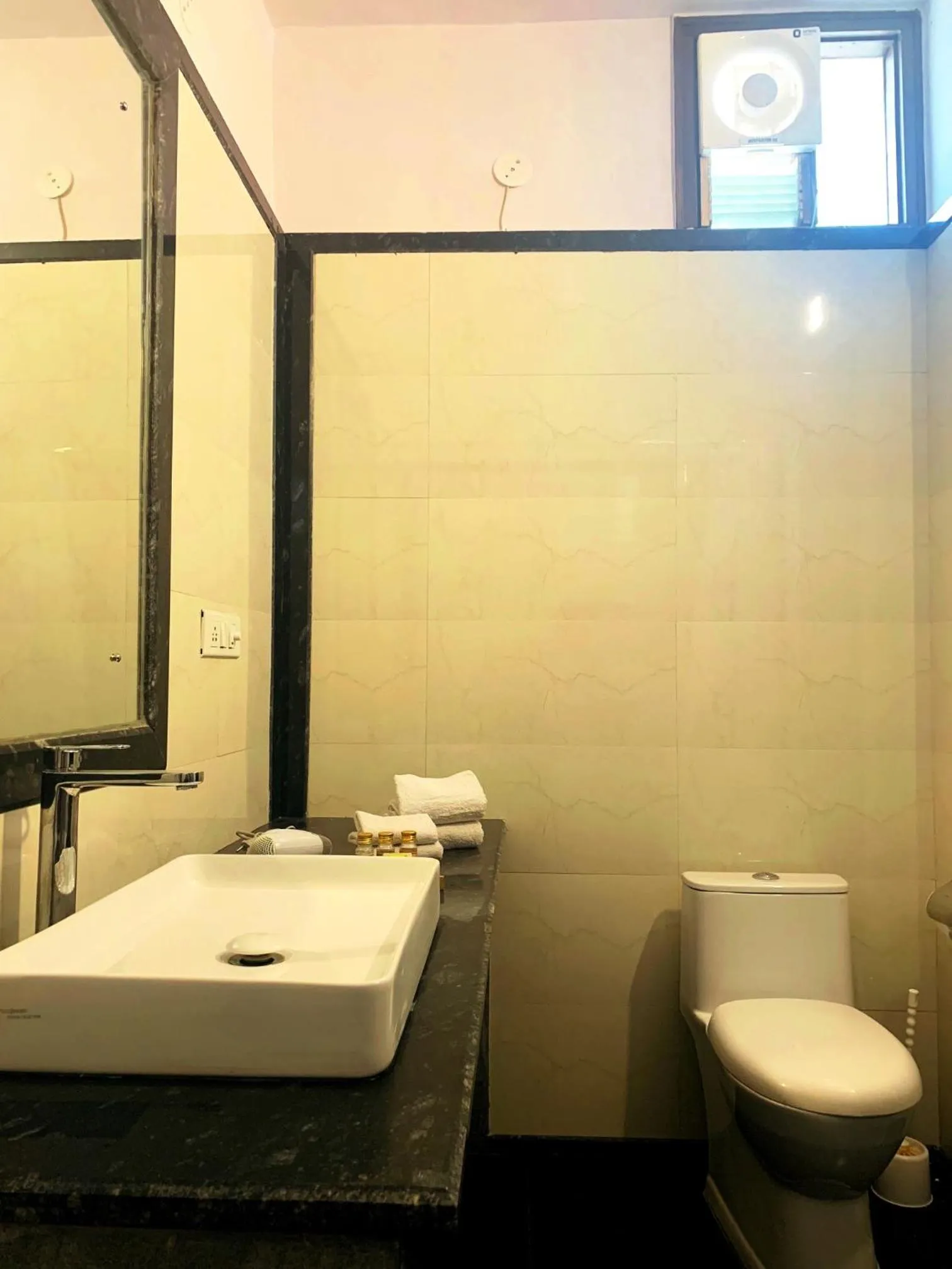 Shower in Bhola Bhawan Bed and Breakfast