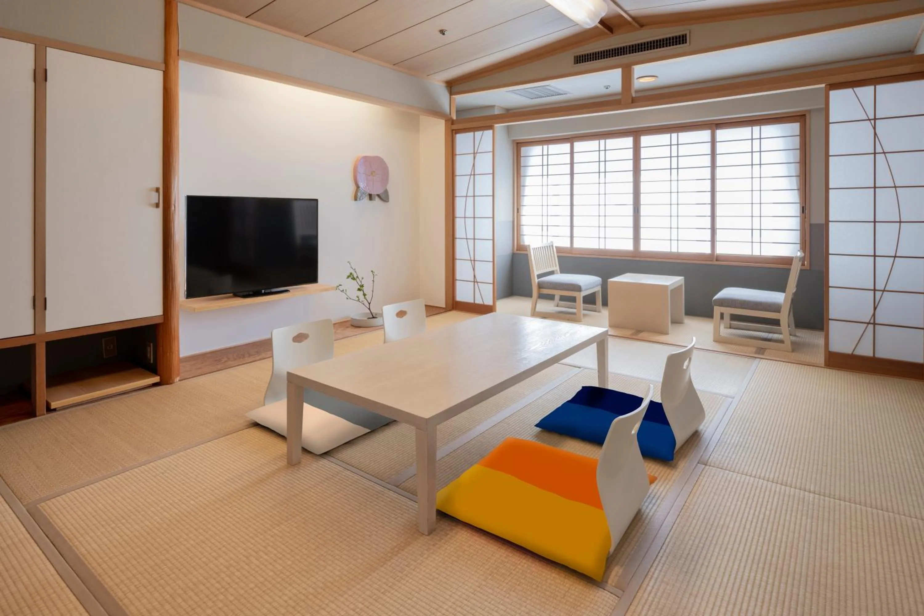 Photo of the whole room in Chaharu