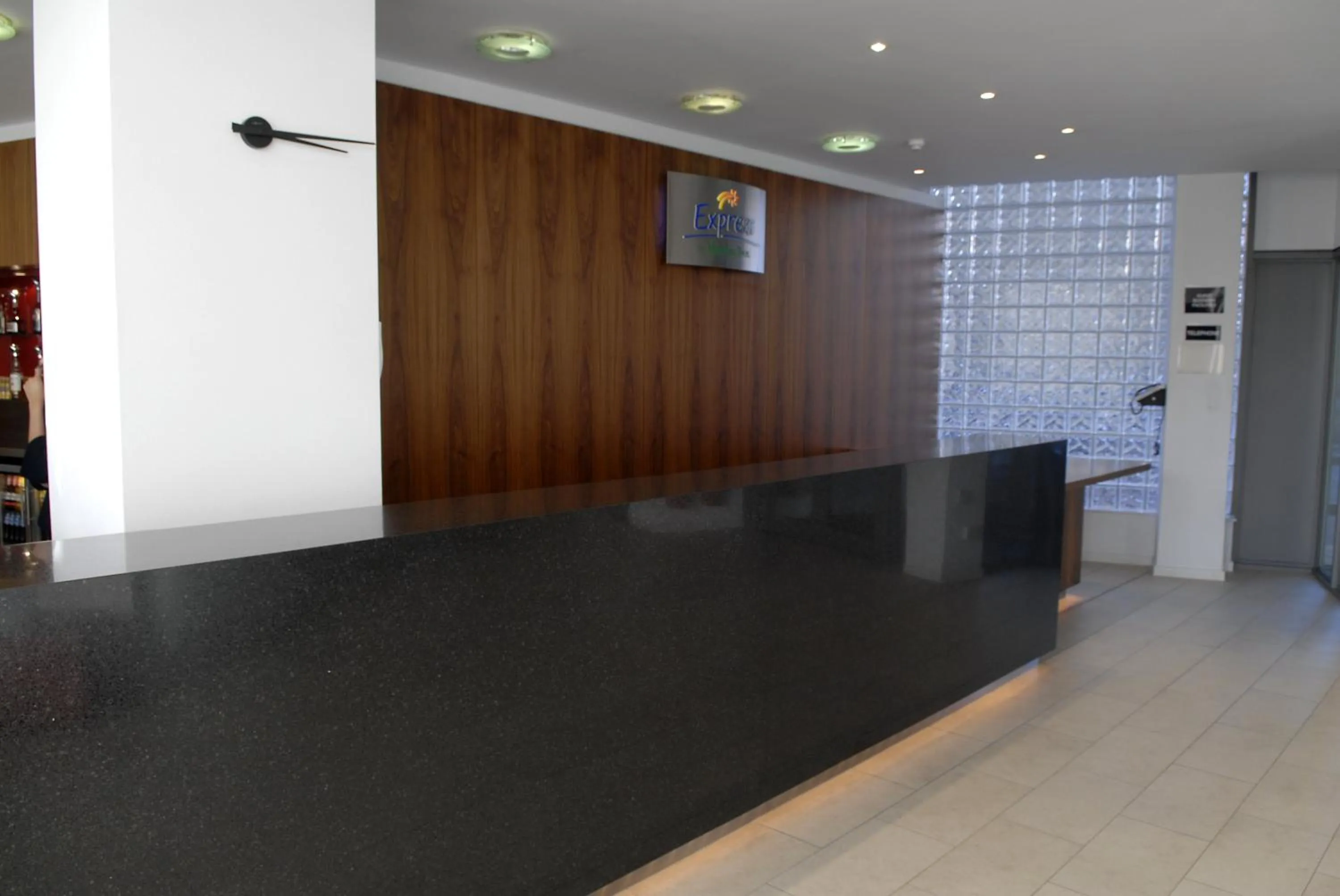 Property building, Lobby/Reception in Holiday Inn Express London City