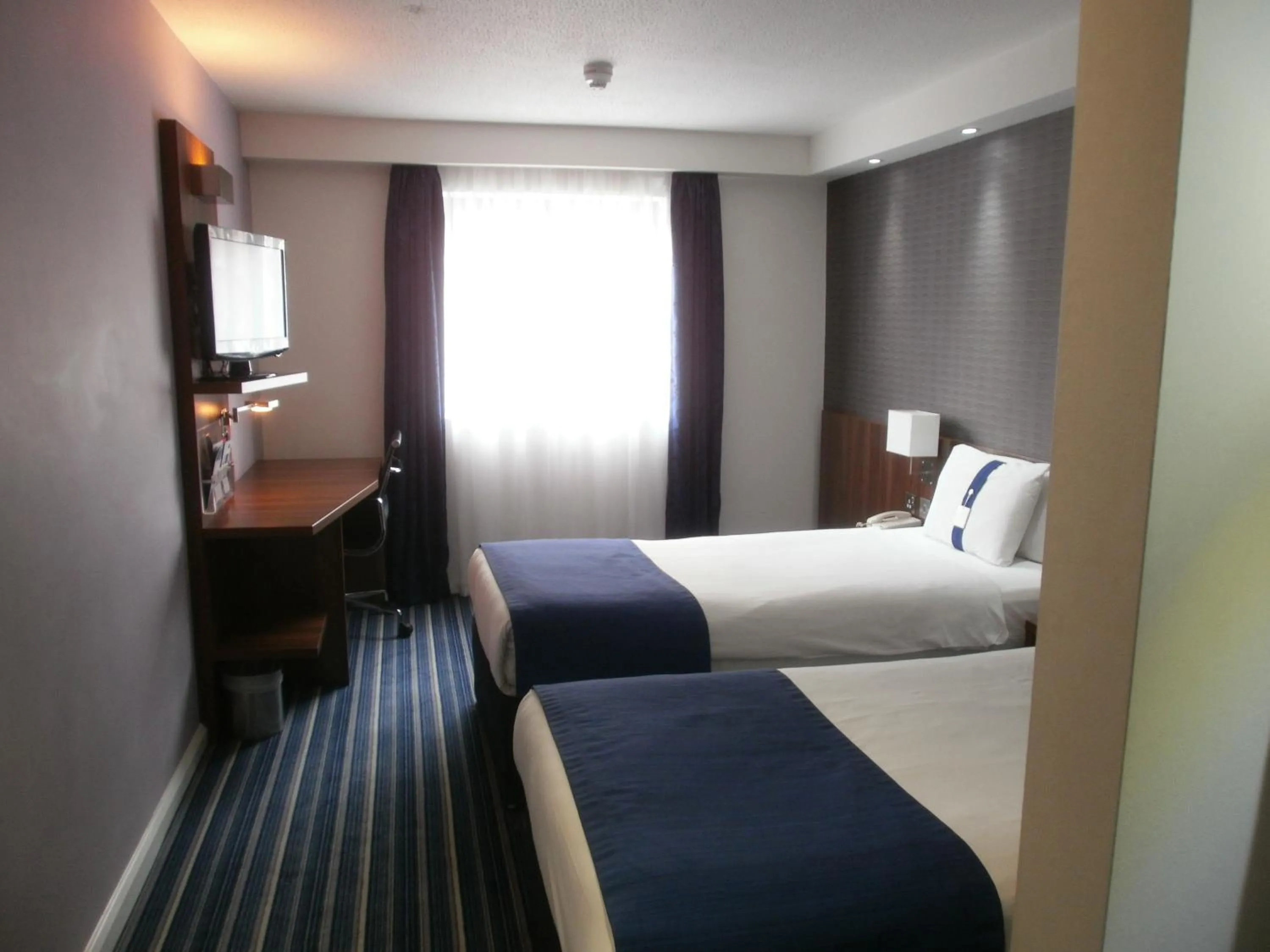 Photo of the whole room in Holiday Inn Express London City