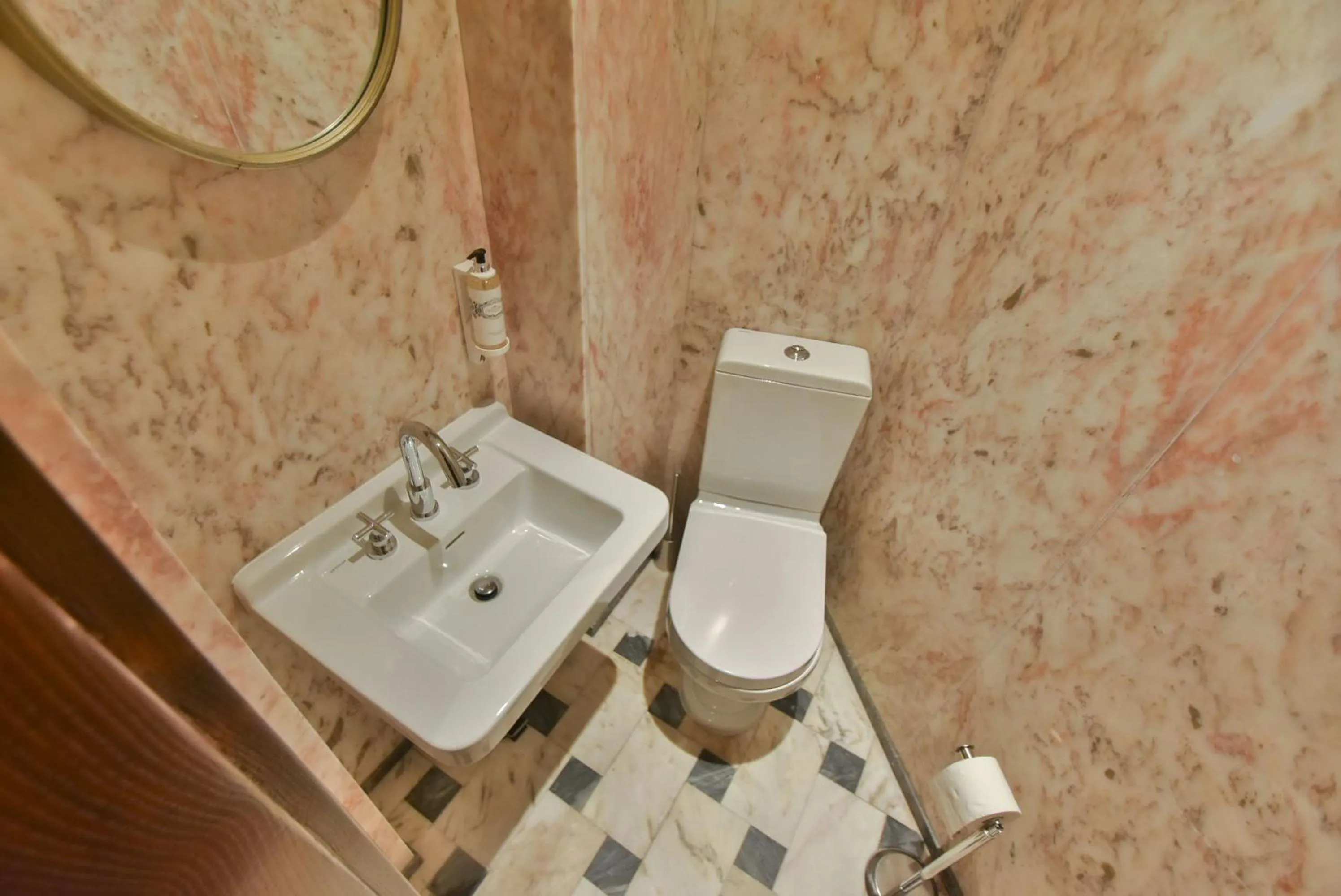 Bathroom in Republica 157 Guest House