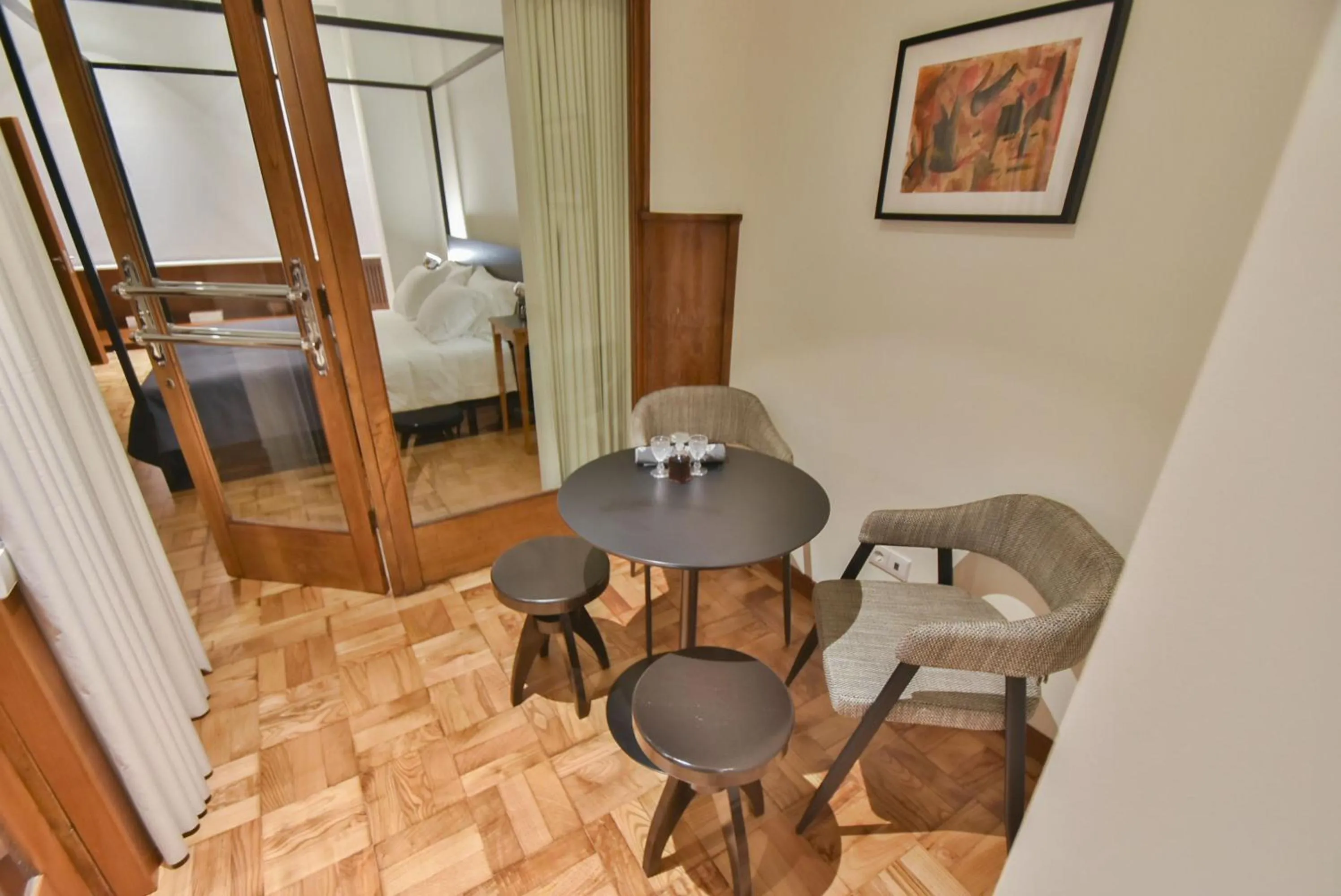 Dining area, Bed in Republica 157 Guest House