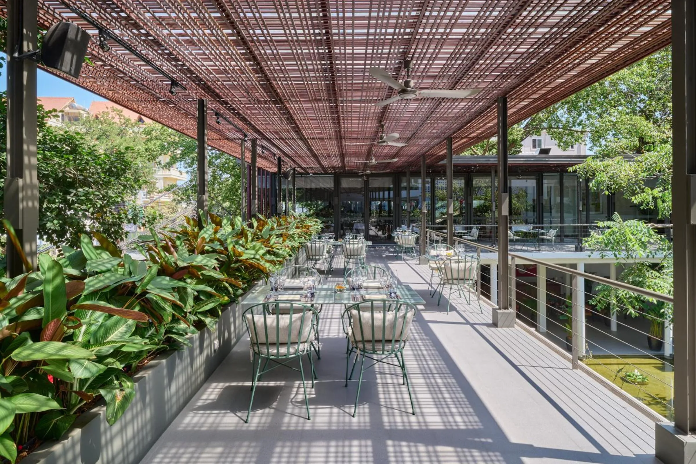 Restaurant/places to eat in Plantation Urban Resort & Spa