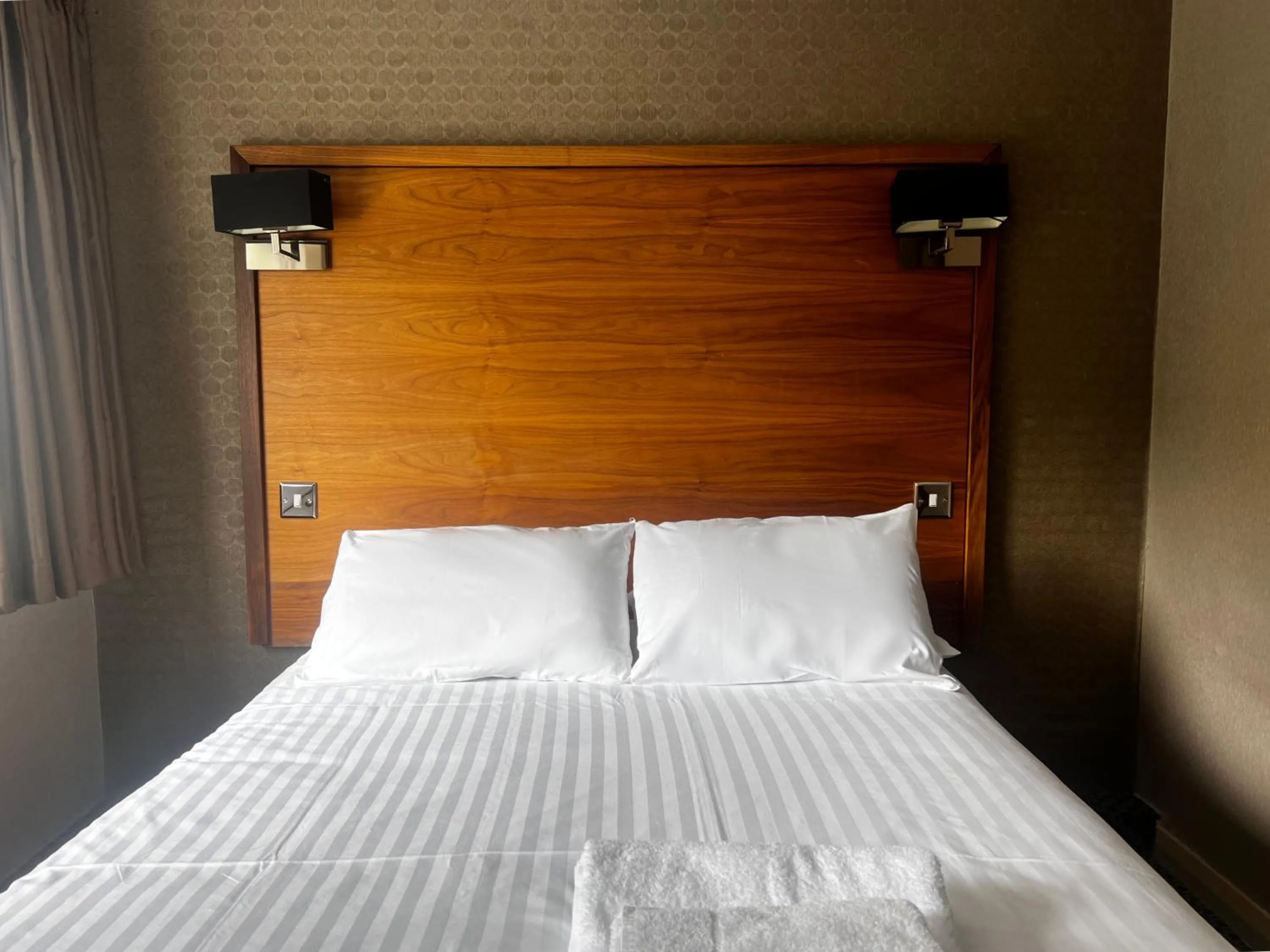 Bedroom, Bed in Park Hotel