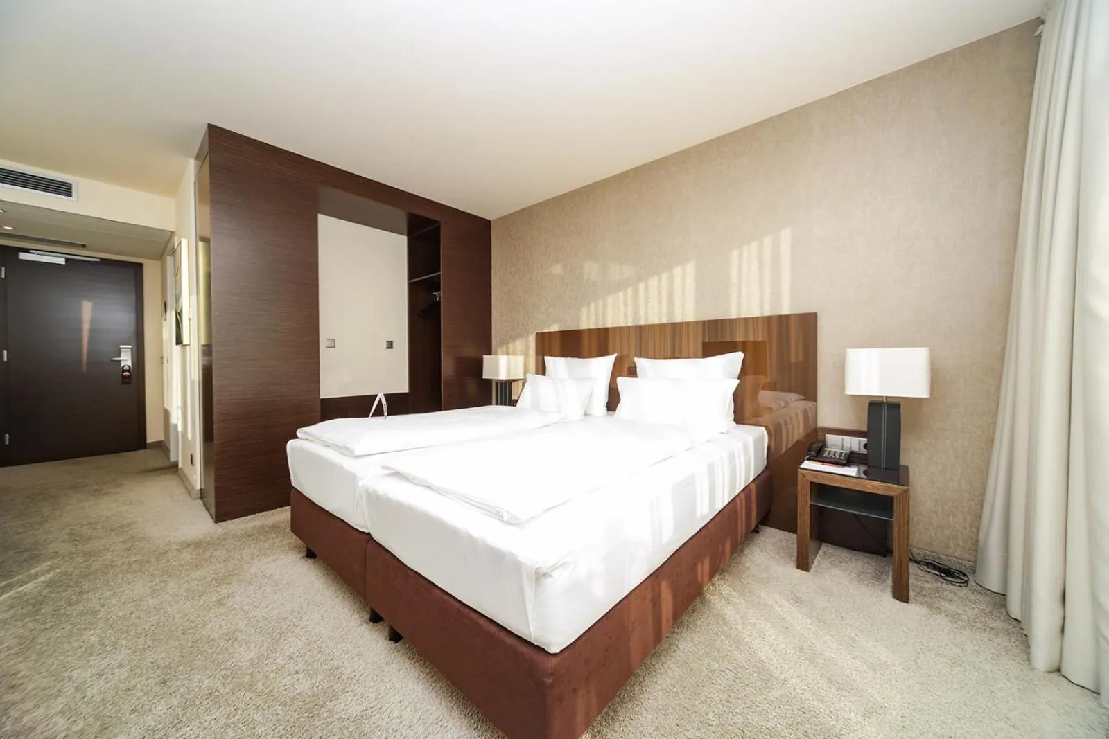 Bed in l'Arrivée Hotel & Spa