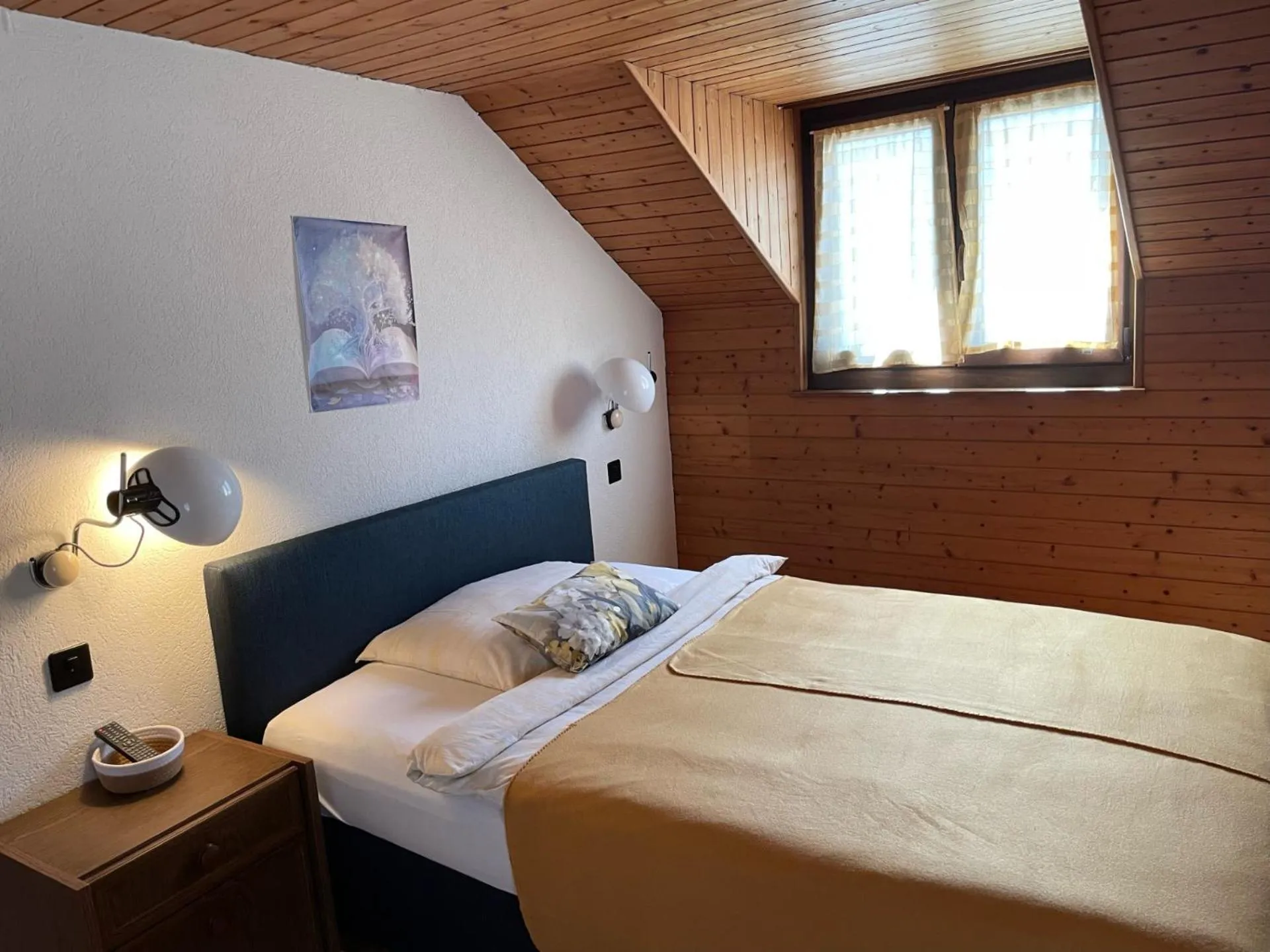 Bed in Hôtel La Fontaine