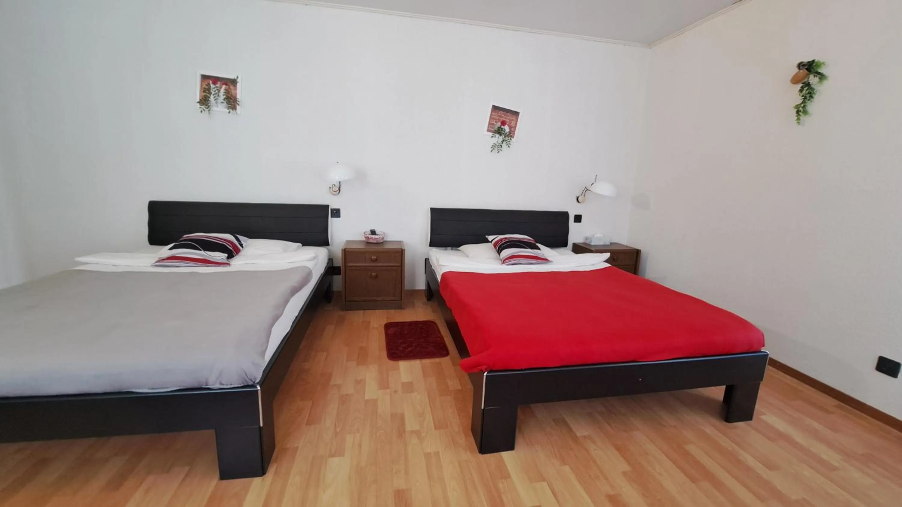 Bed in Hôtel La Fontaine