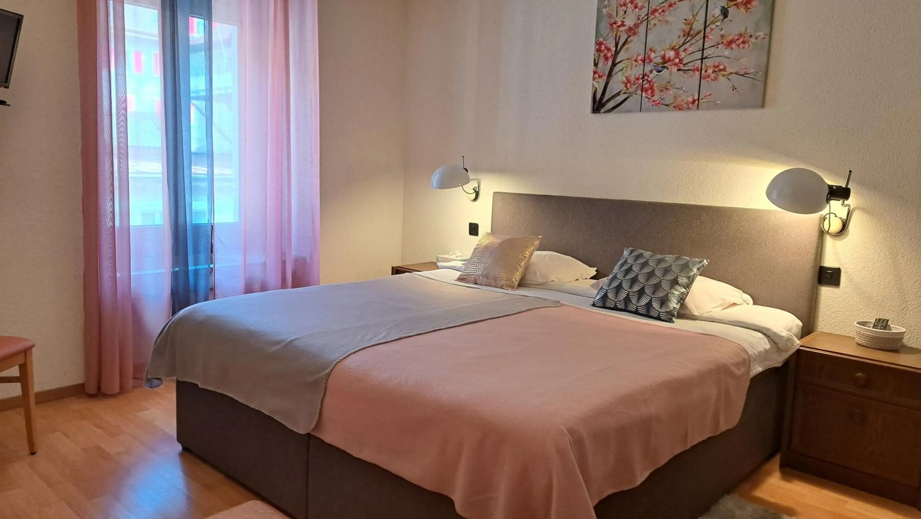 Property building, Bed in Hôtel La Fontaine