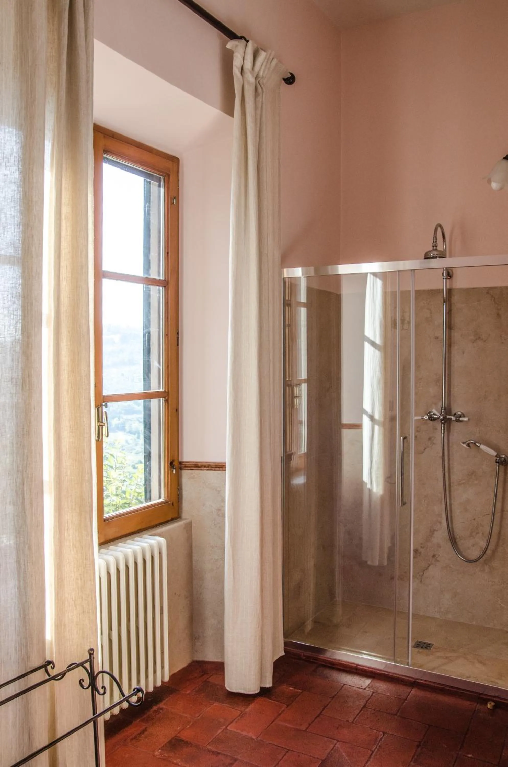 Shower in Villa La Piccioncina Firenze