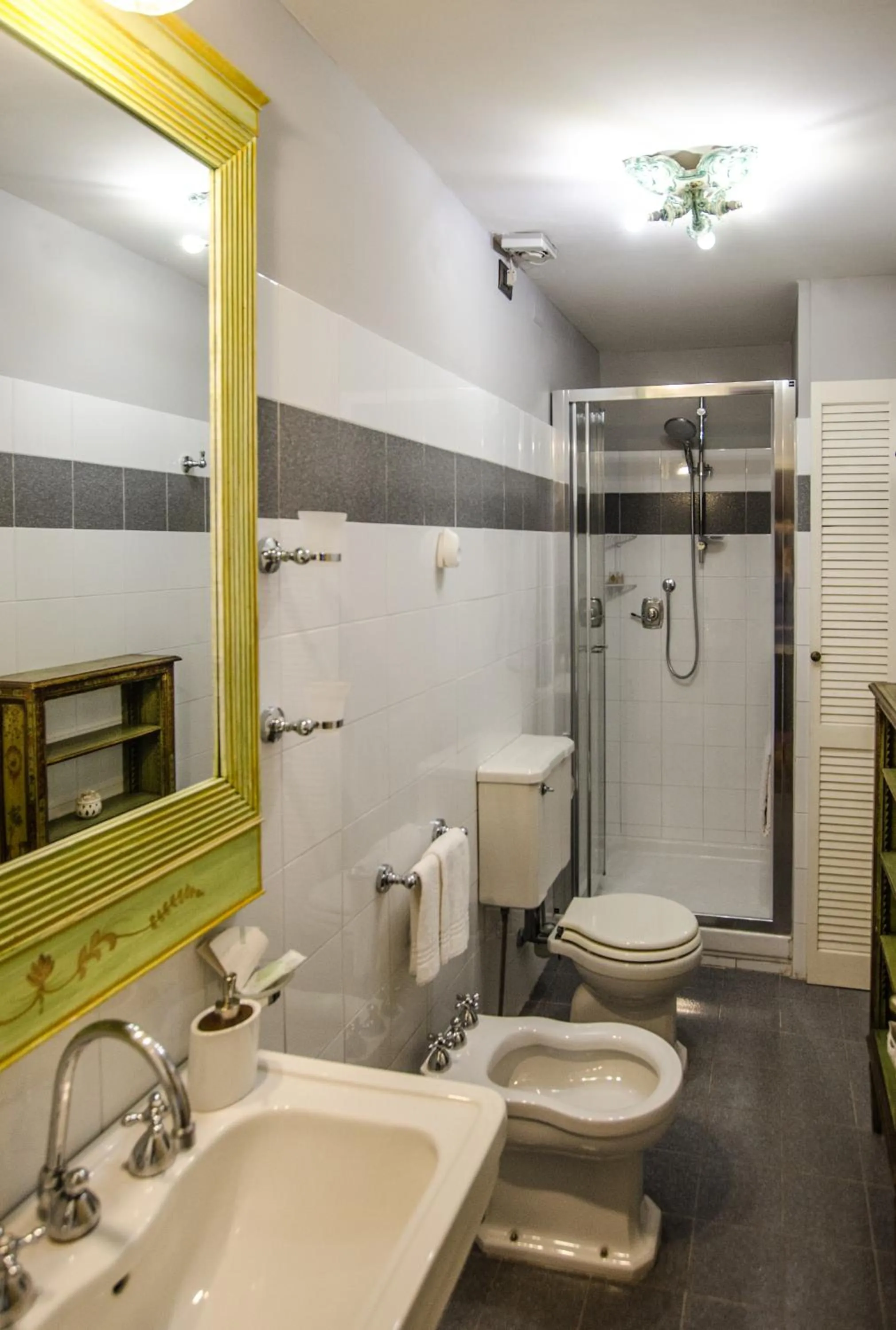 Shower in Villa La Piccioncina Firenze