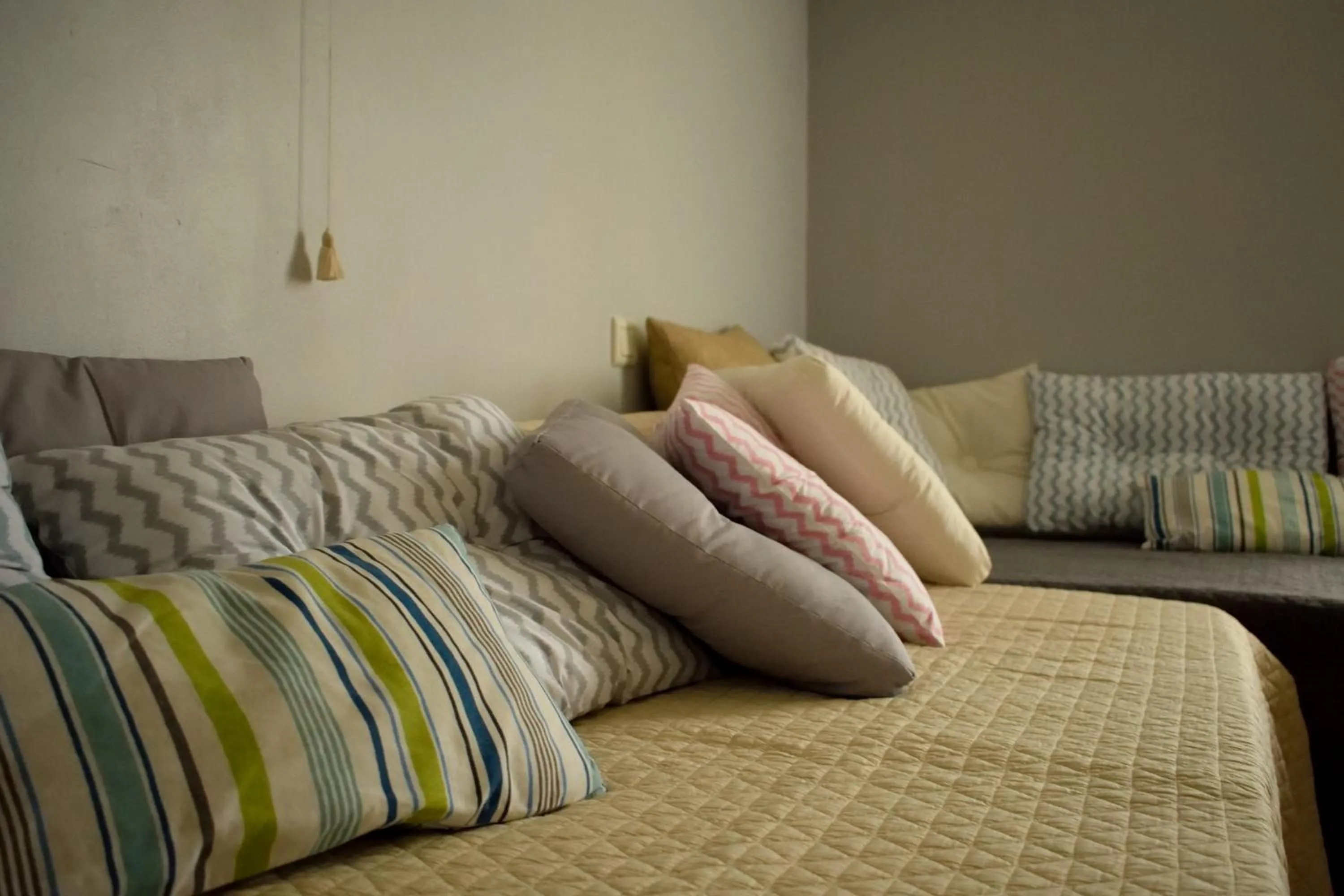 Living room, Bed in La Cascadeta