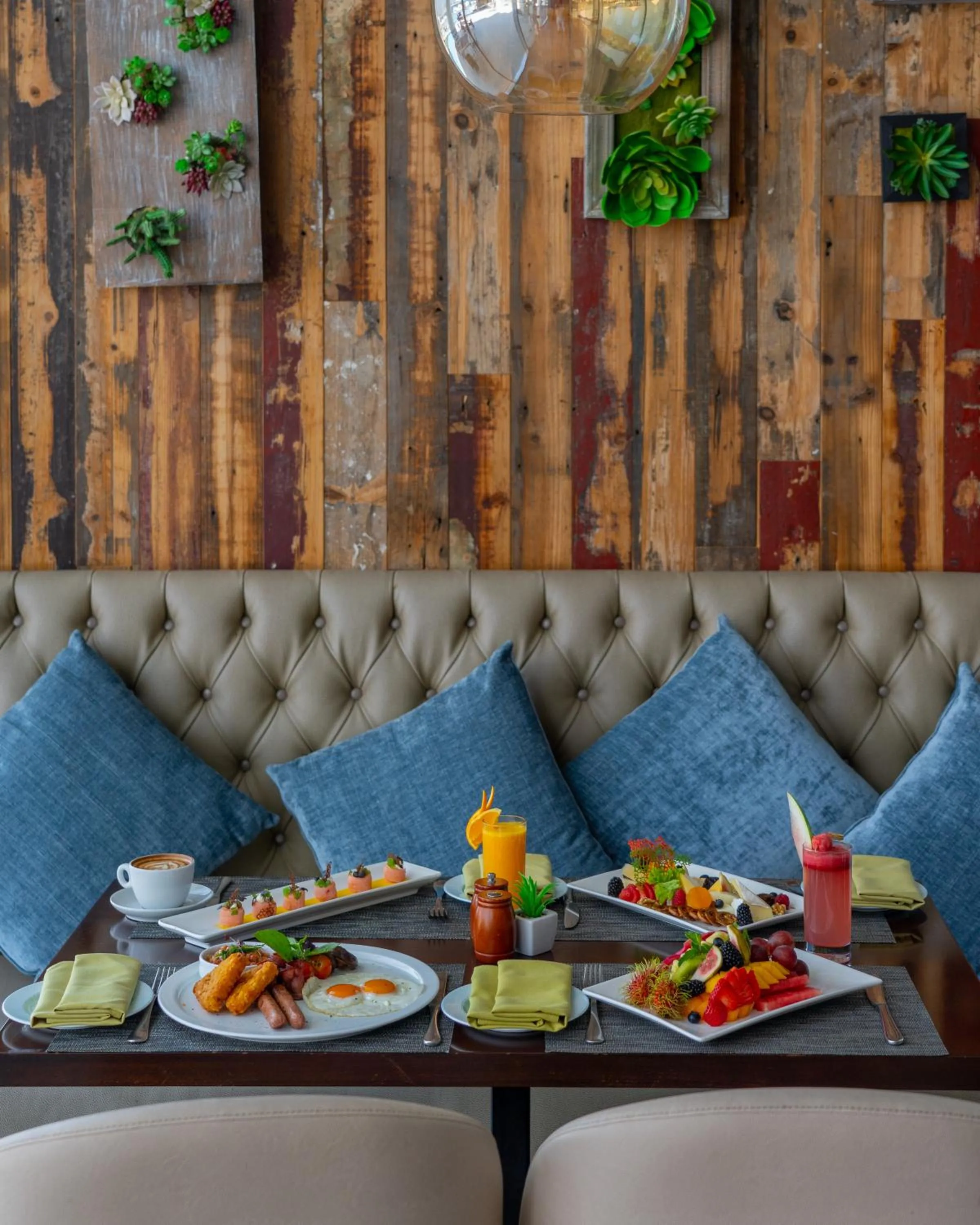 Restaurant/places to eat in Royal Central Hotel and Resort The Palm