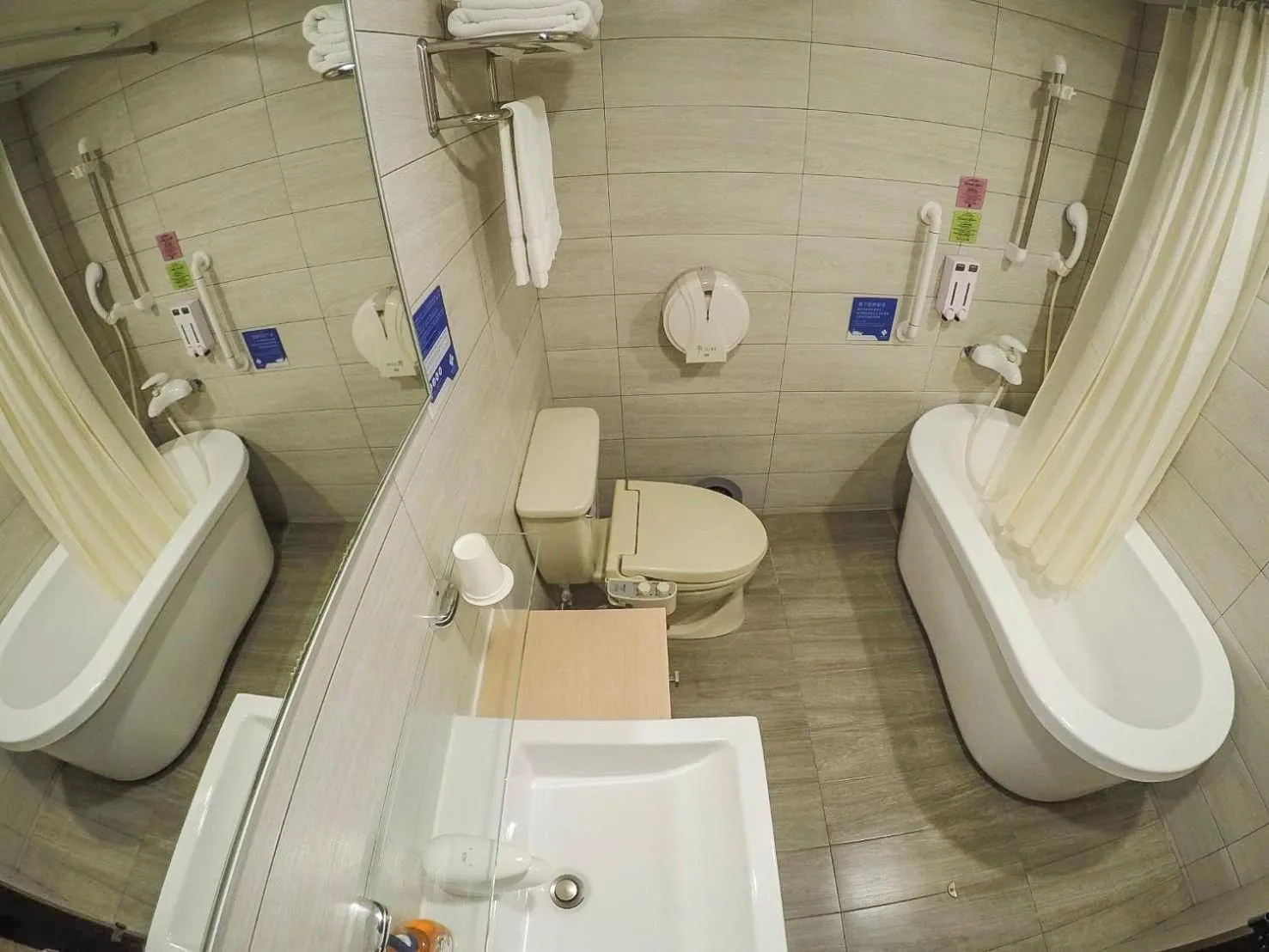 Bathroom in MF Hotel, penghu