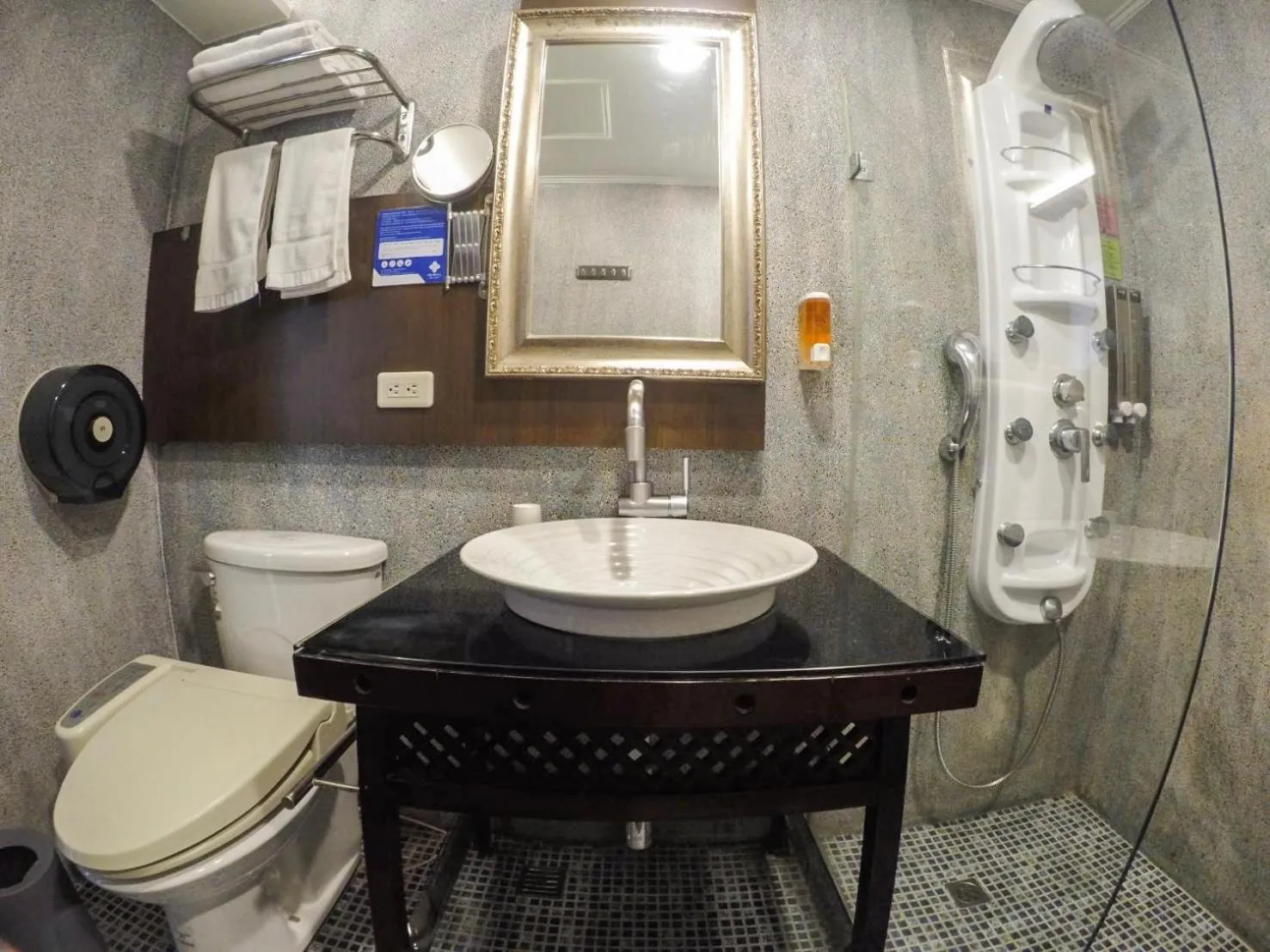 Bathroom in MF Hotel, penghu