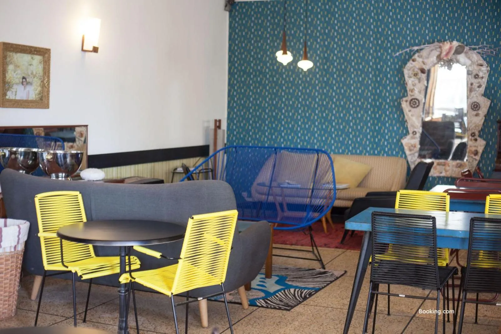 Seating area in Hôtel Restaurant Gédéon