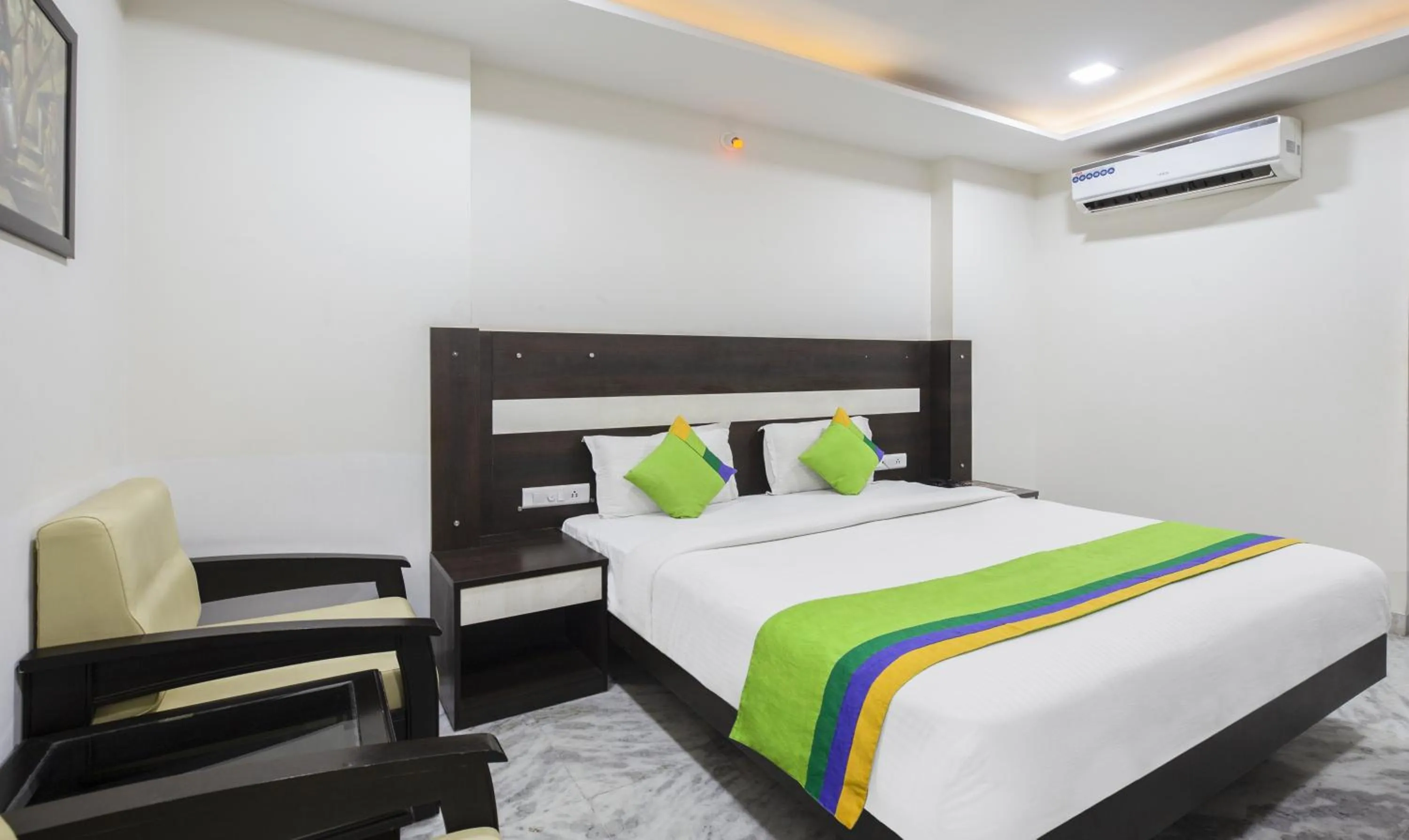 Bedroom, Bed in Hotel Royal Dezire Udaipur