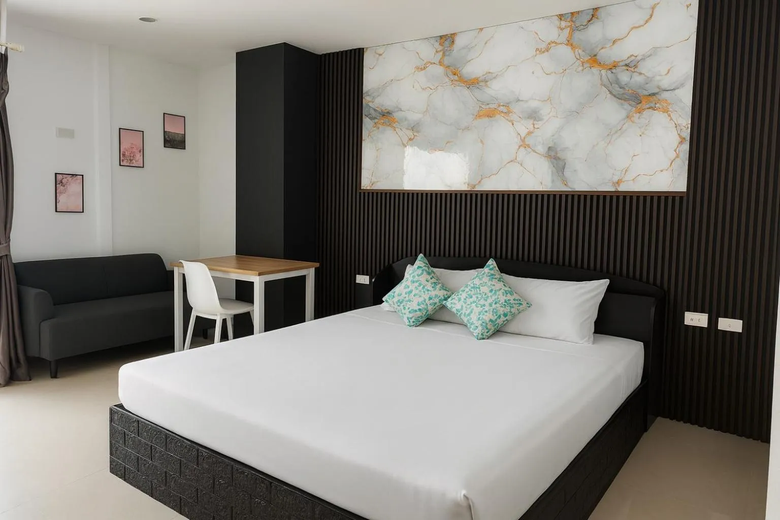 Bed in Happy Fish Guesthouse