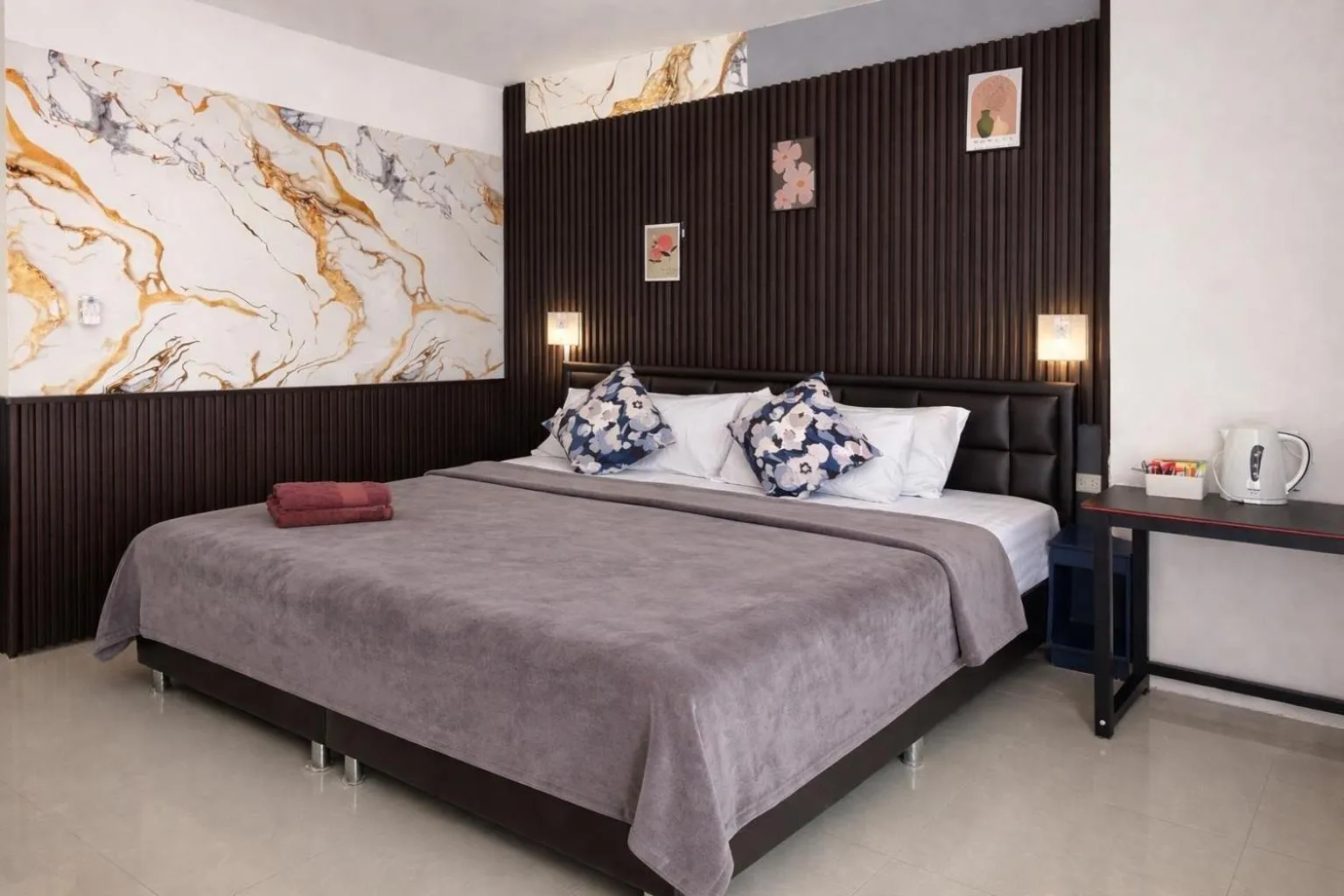 Bed in Happy Fish Guesthouse