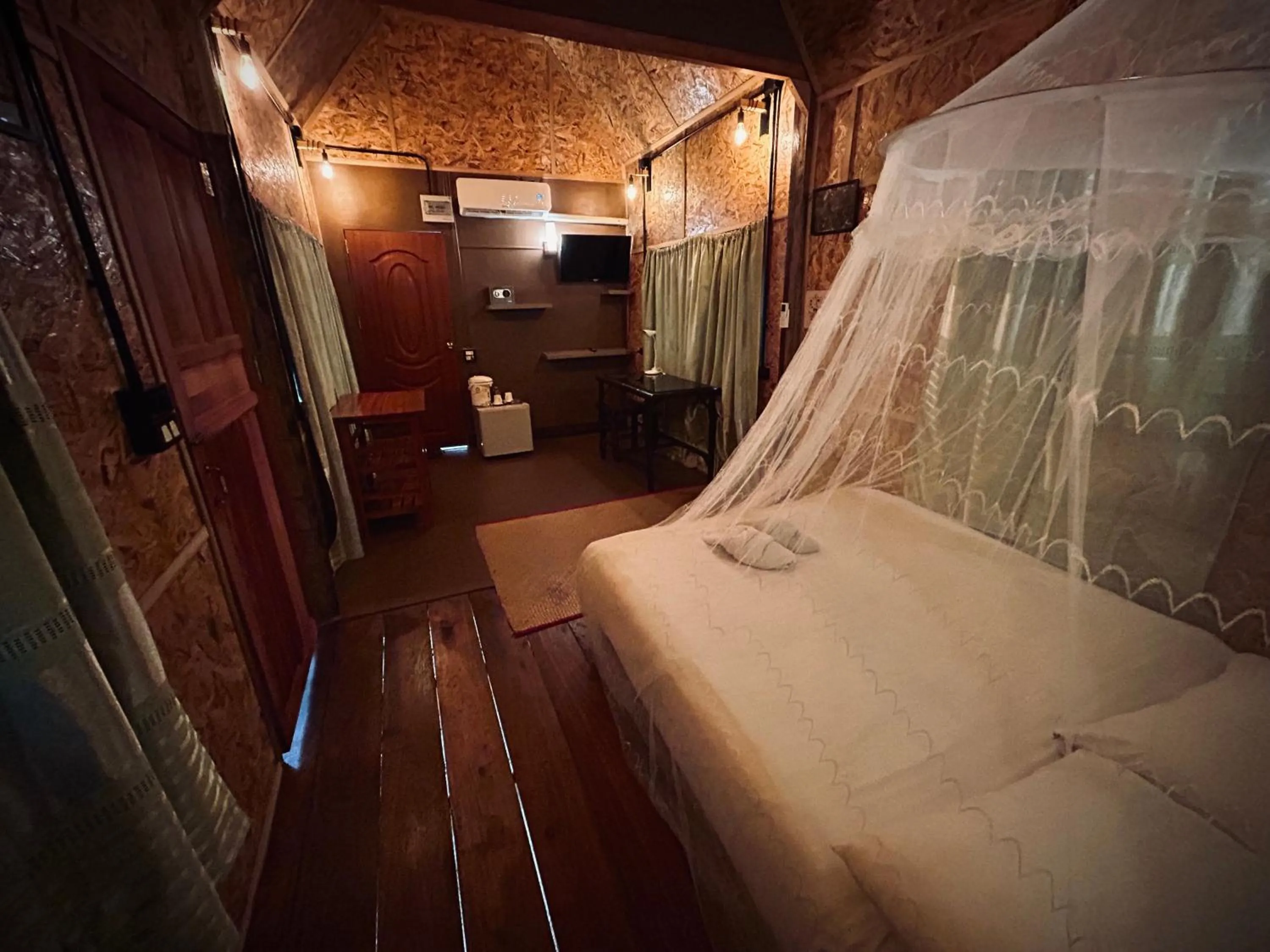 Bed in Khao Sok Paradise Resort