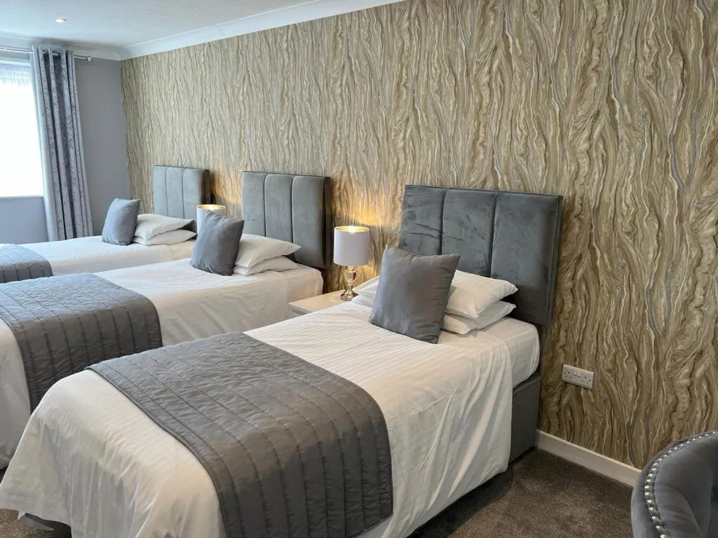 Bedroom, Bed in Revelstoke Hotel