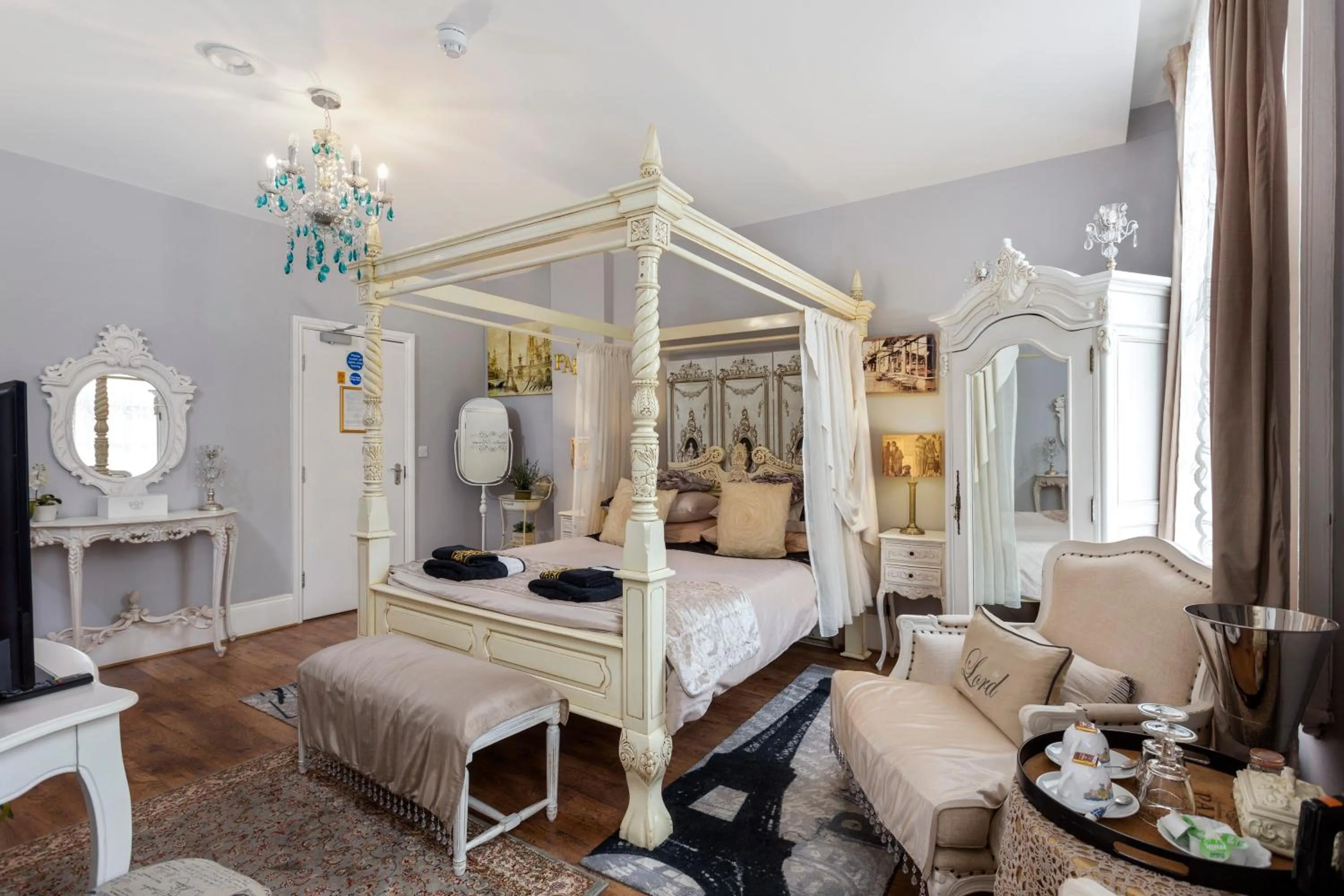 Coffee/tea facilities, Bed in Mama’s Inn Boutique Guest House