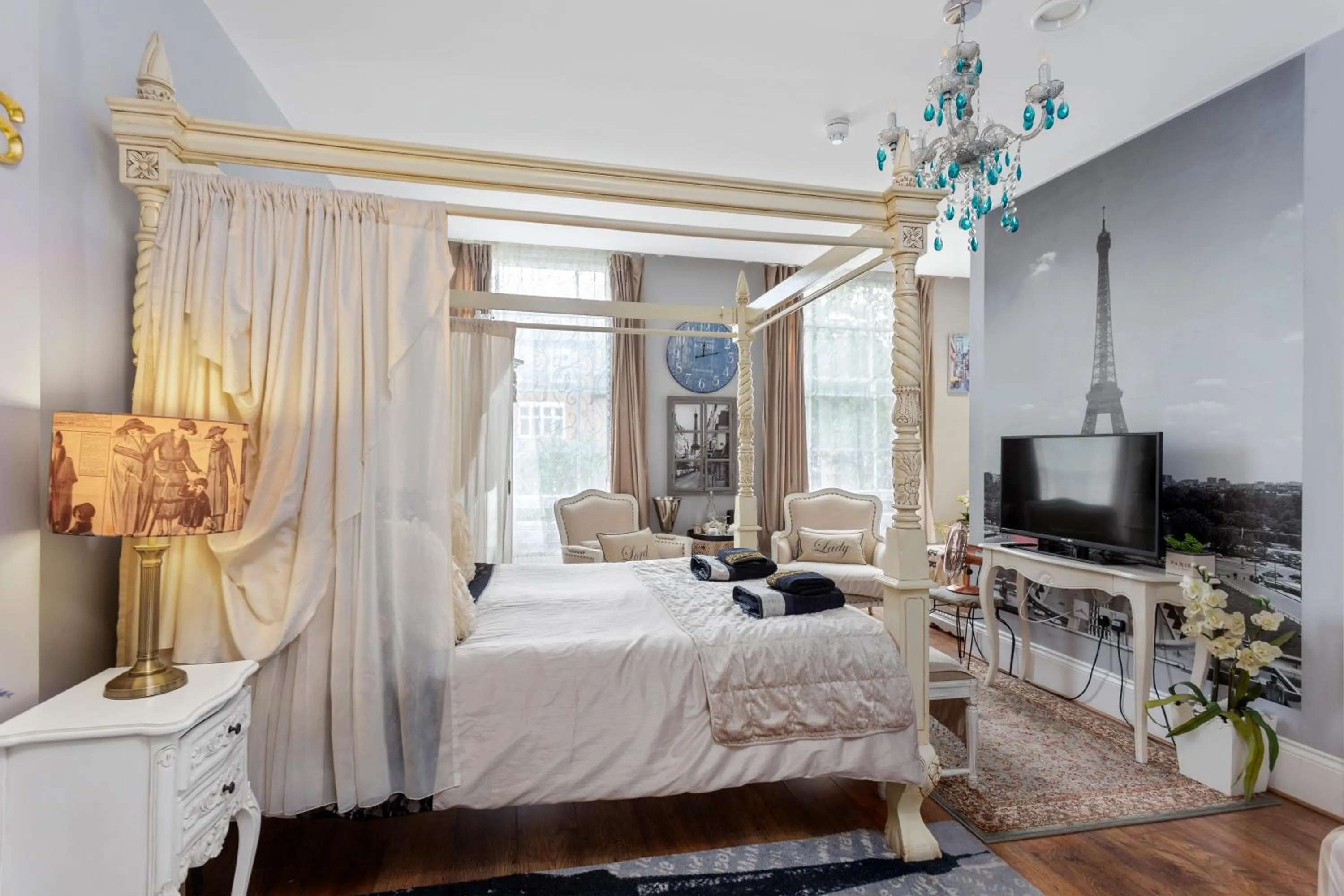 Bed in Mama’s Inn Boutique Guest House