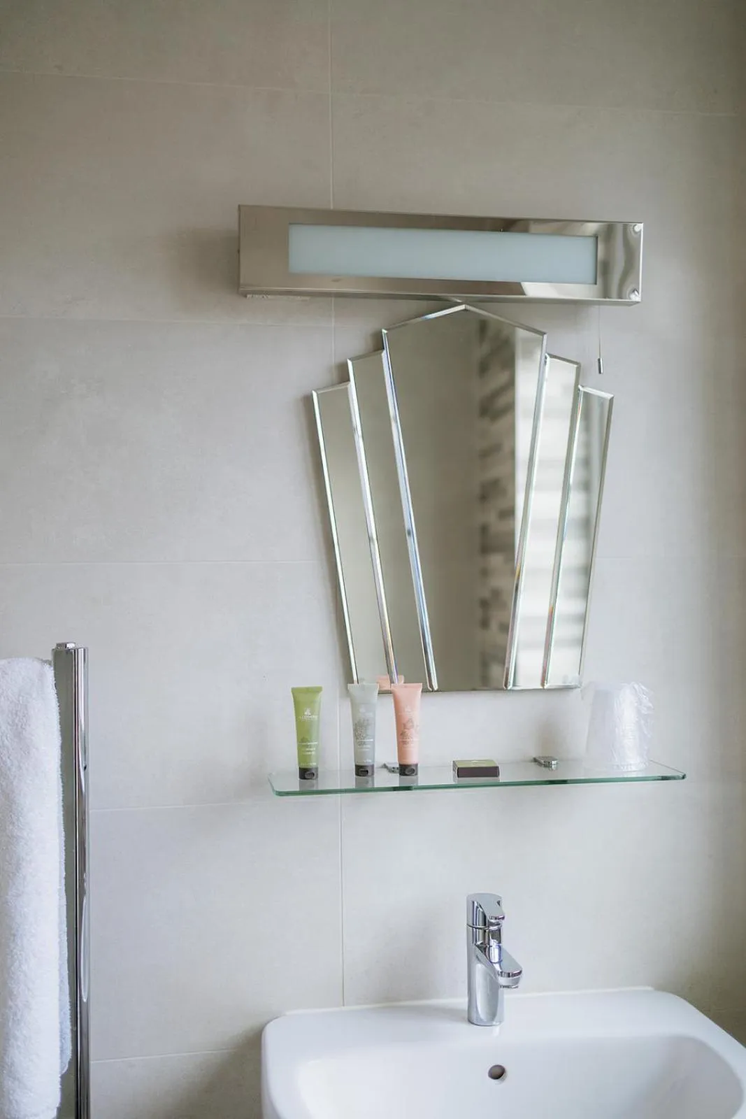 Bathroom in Red Mullions Guest House