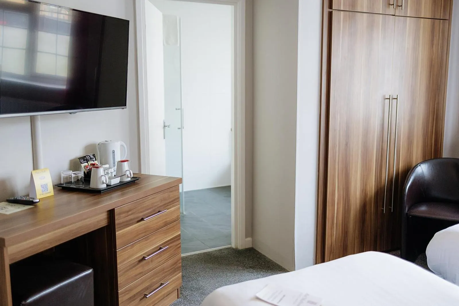 Coffee/tea facilities, Bed in Red Mullions Guest House