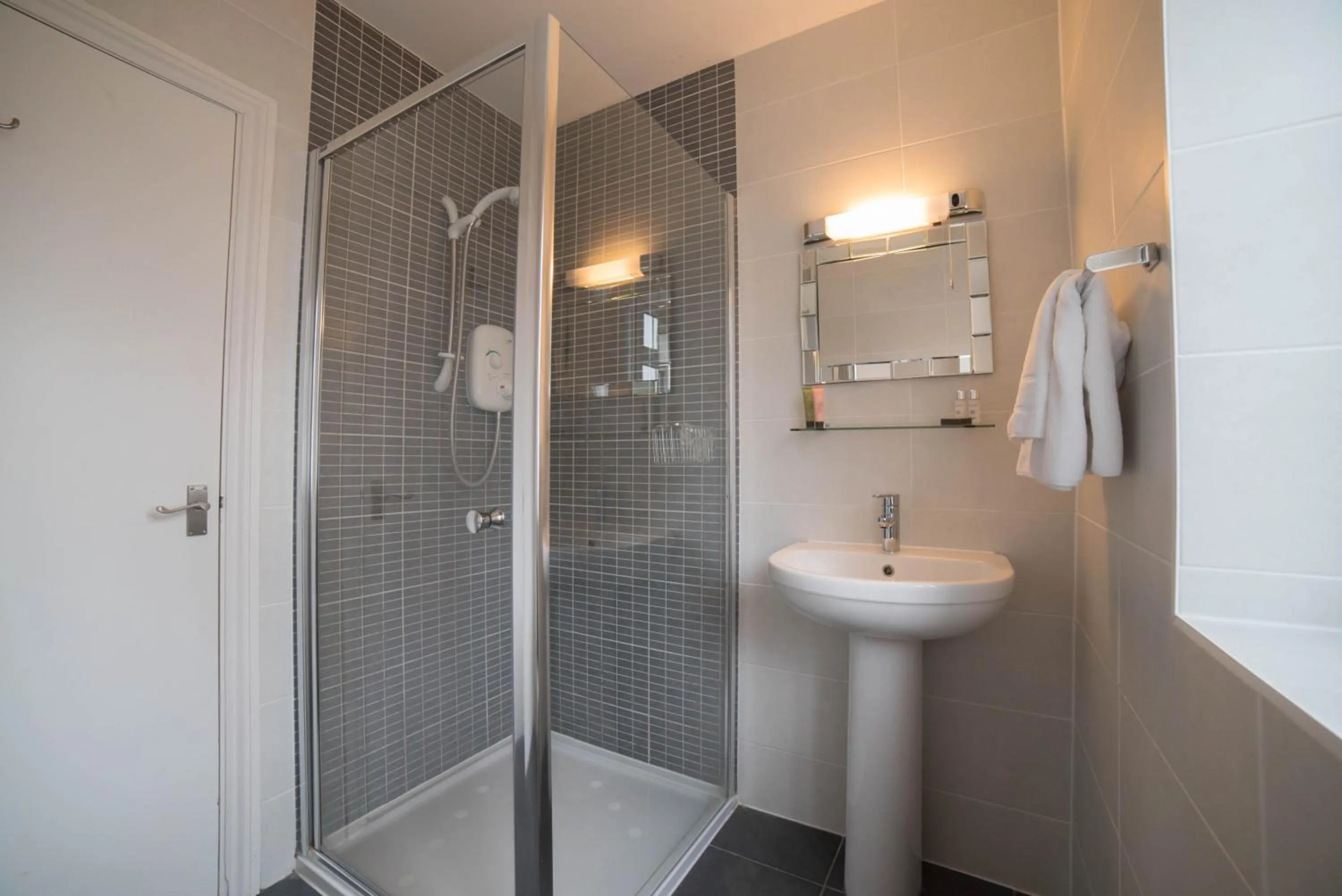 Bathroom in Red Mullions Guest House