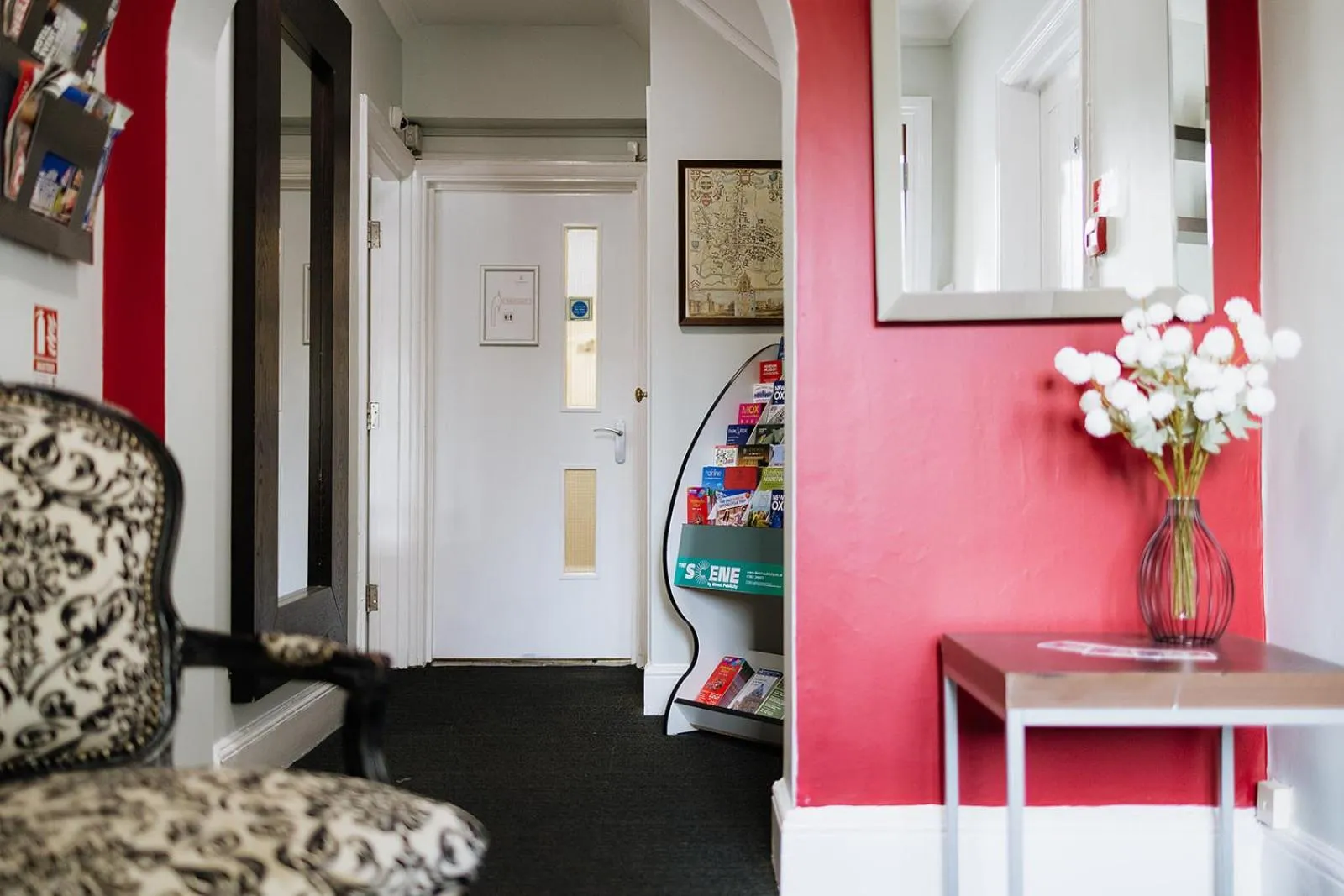 Facade/entrance in Red Mullions Guest House