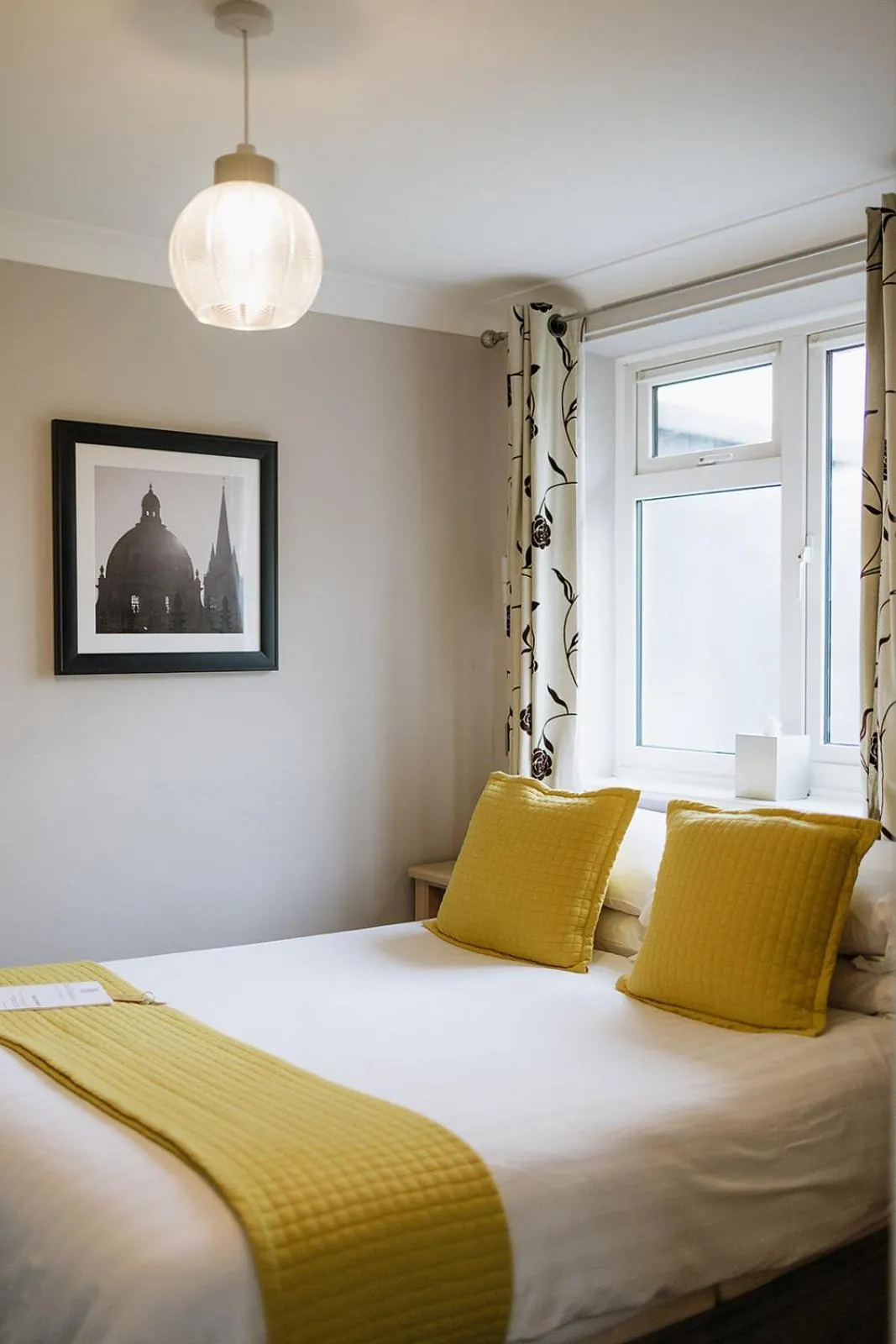 Bedroom, Bed in Red Mullions Guest House