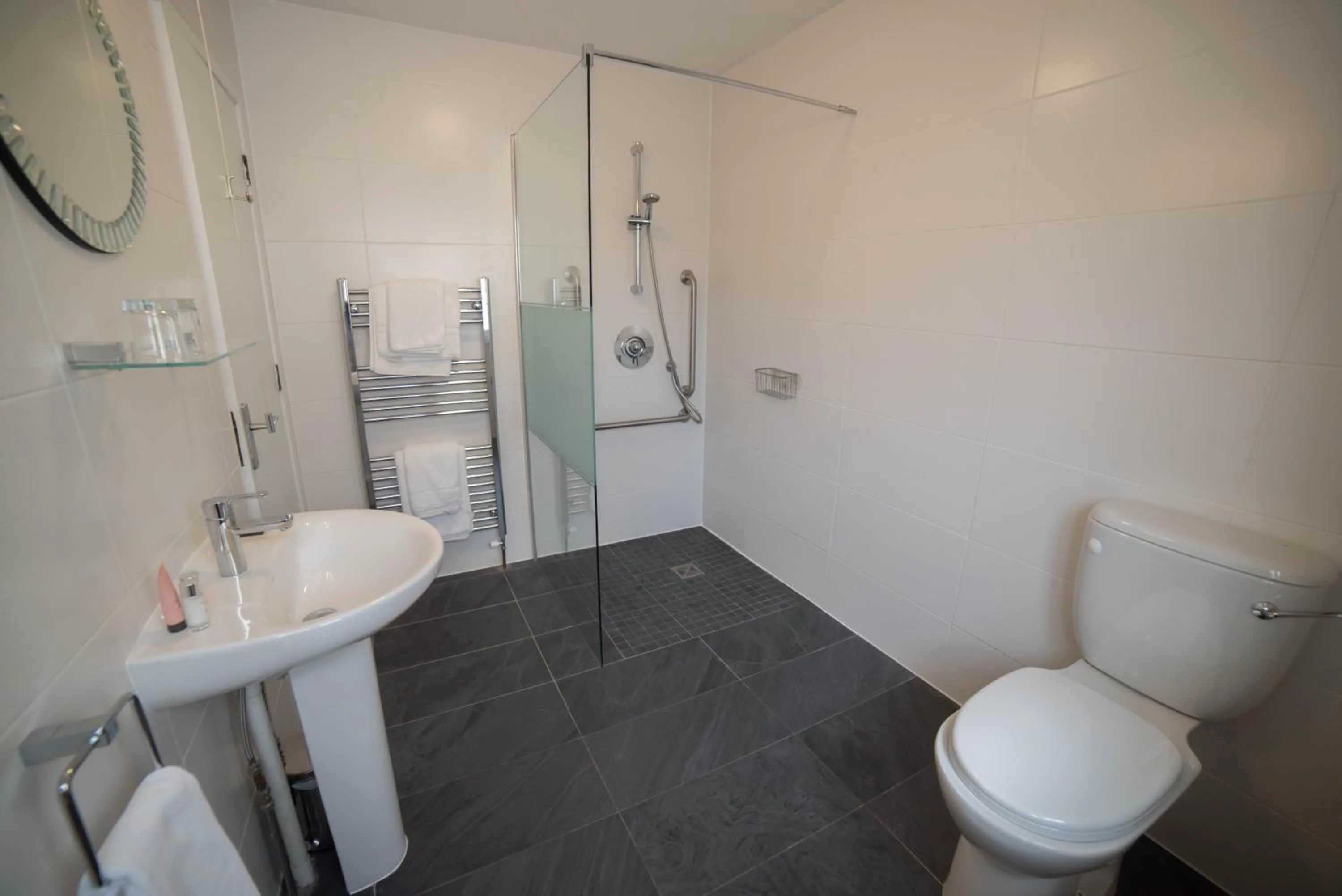 Bathroom in Red Mullions Guest House