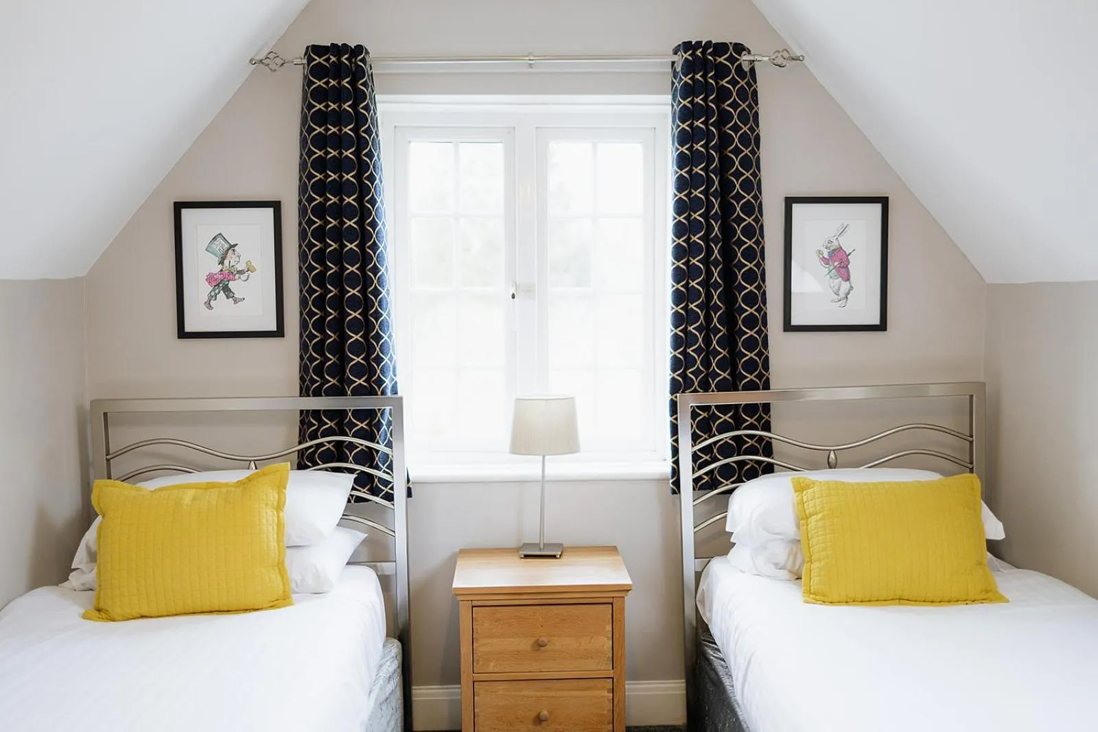 Bedroom, Bed in Red Mullions Guest House