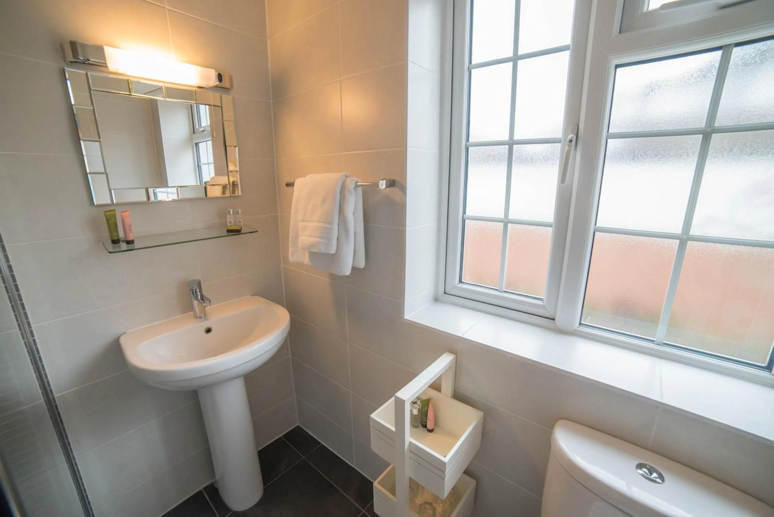 Bathroom in Red Mullions Guest House