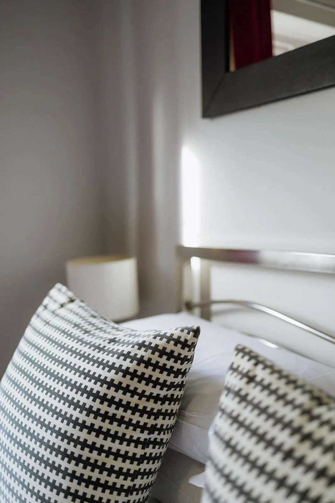 Bedroom, Bed in Red Mullions Guest House