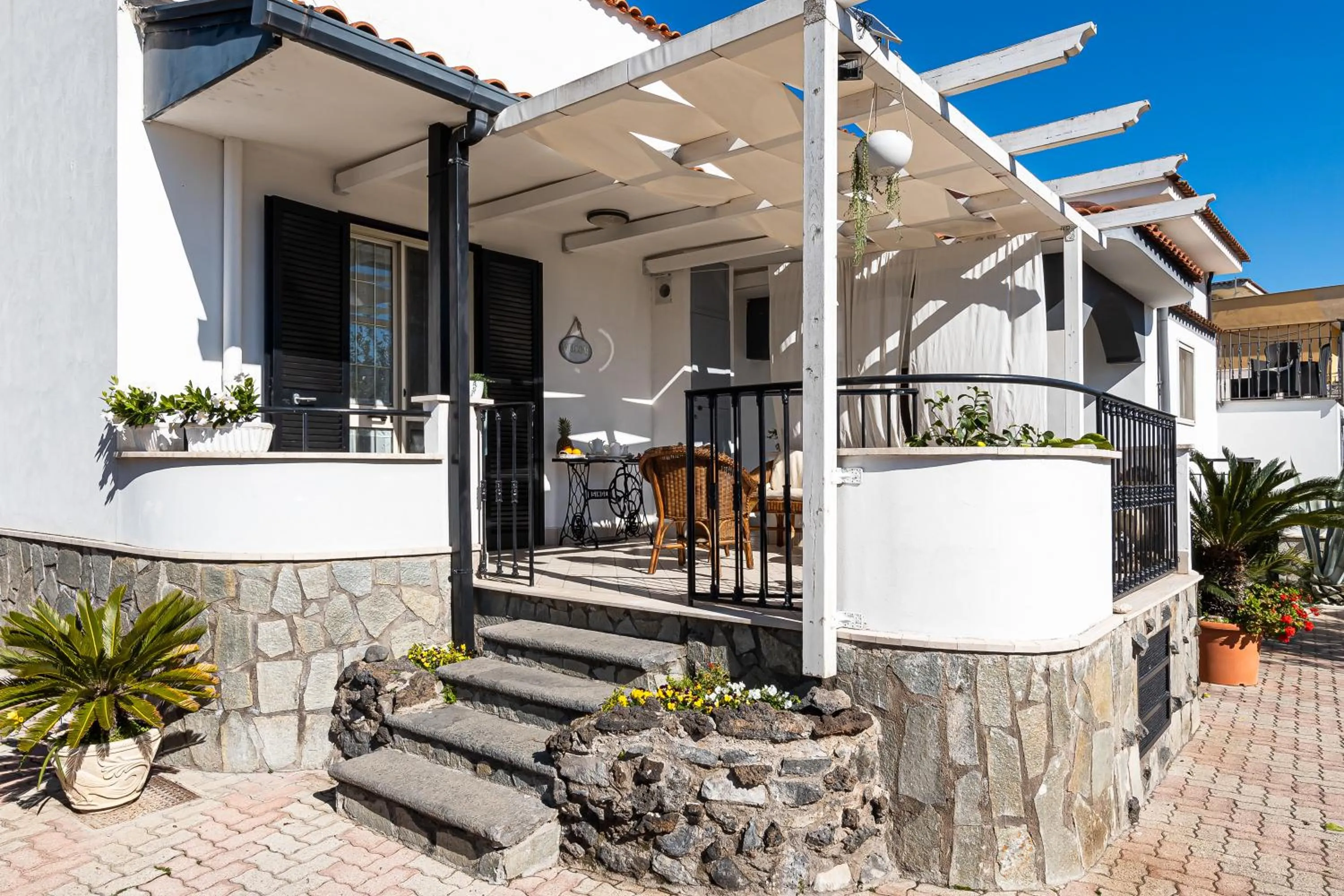 Patio in B&B VESUVIAN STONE