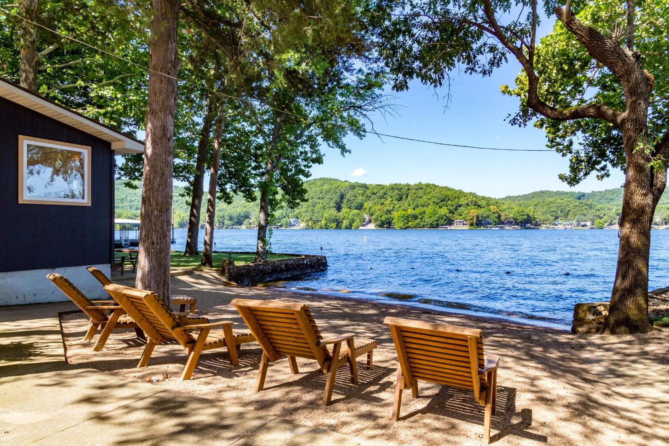 Lake view in Point View Resort