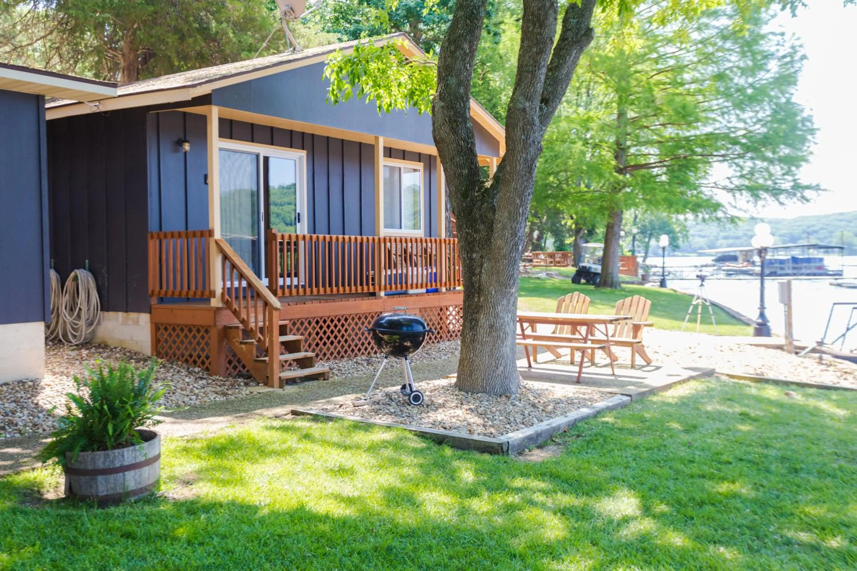 Facade/entrance in Point View Resort