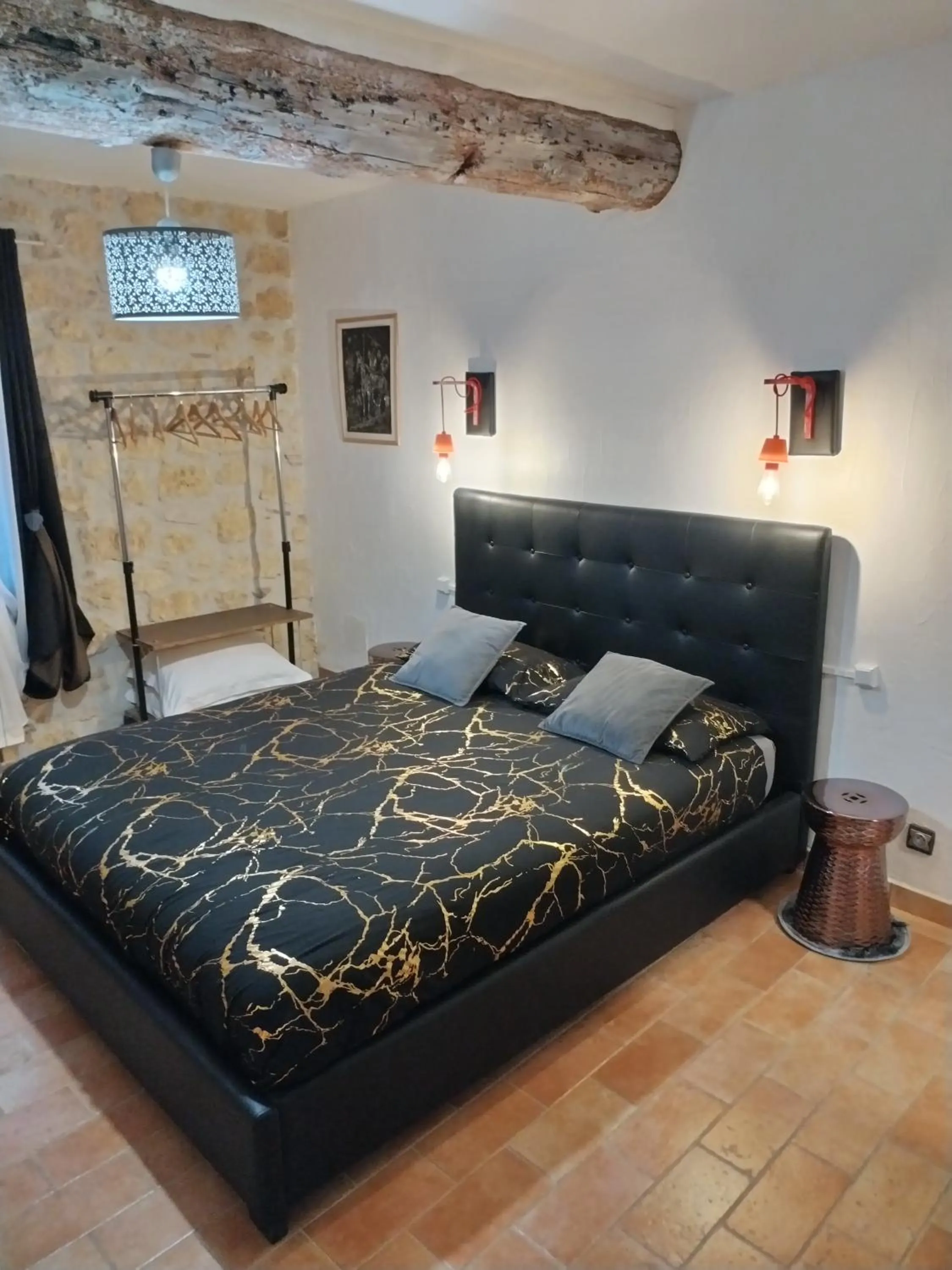 Superior Double Room with Private Bathroom in VILLA ARTEMIA Maison vigneronne - chambre d hôtes-B&B-piscine et spa