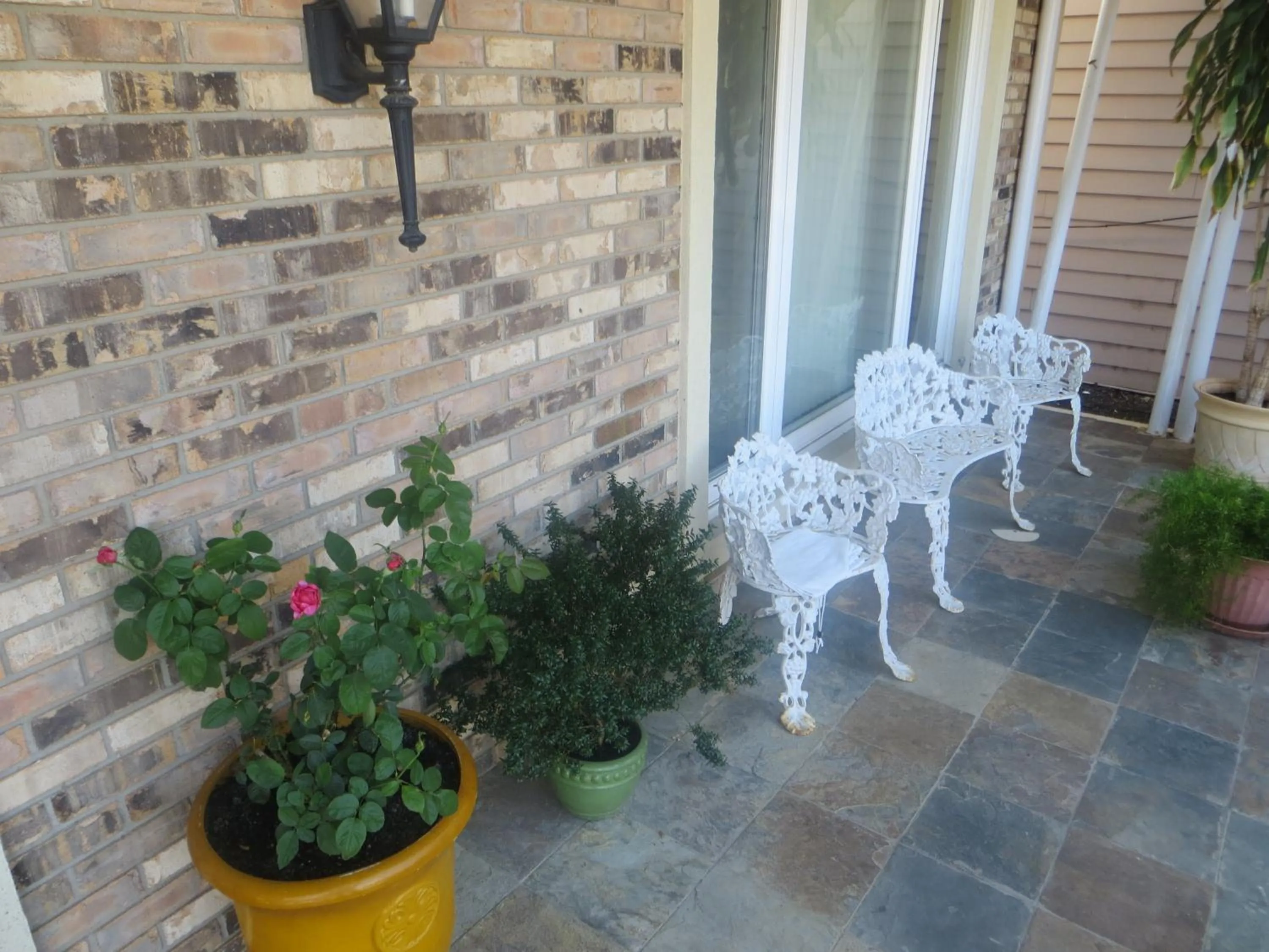 Facade/entrance in River Road Motel