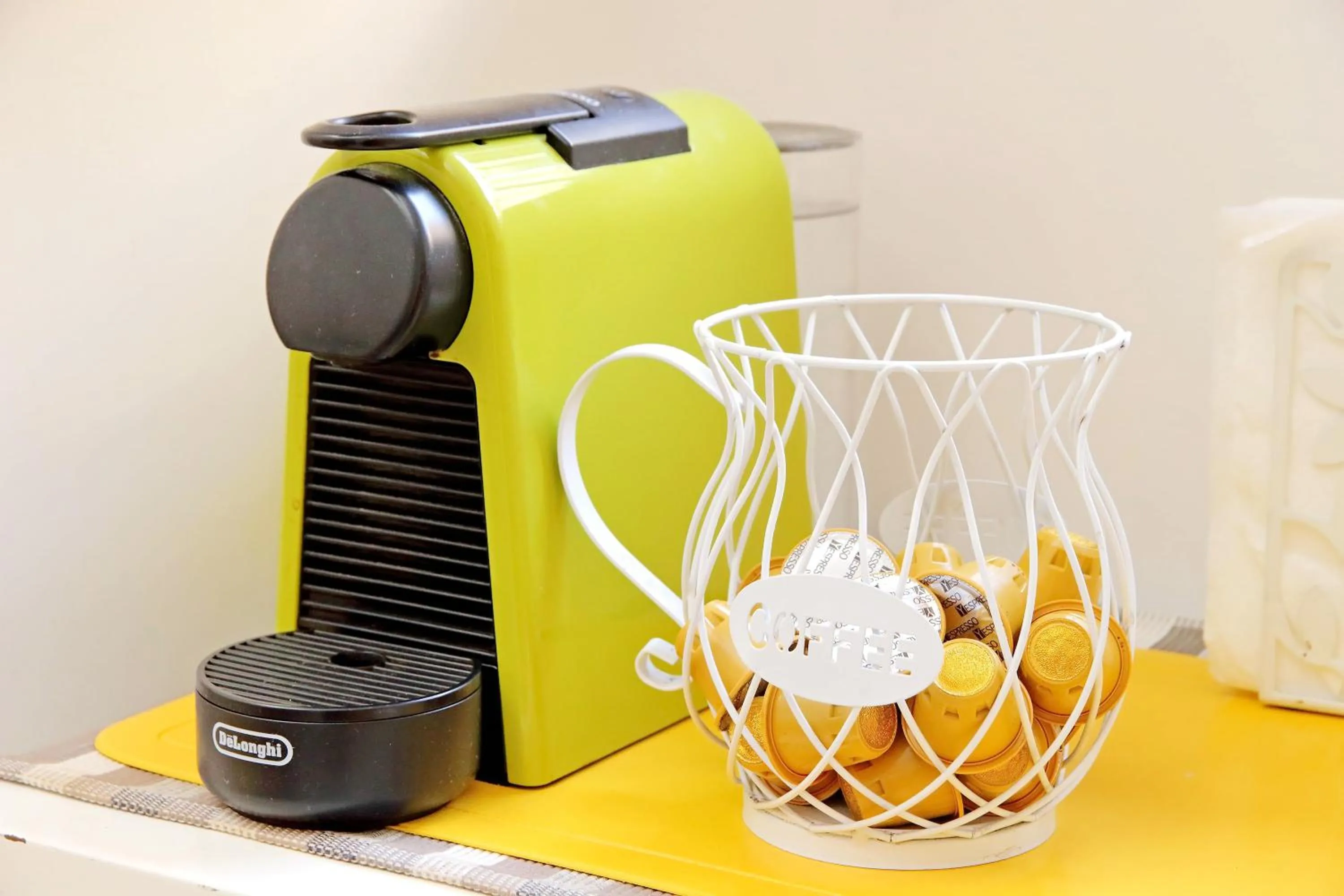 Coffee/tea facilities in Opera Inn Suites - Rooms and Apartments