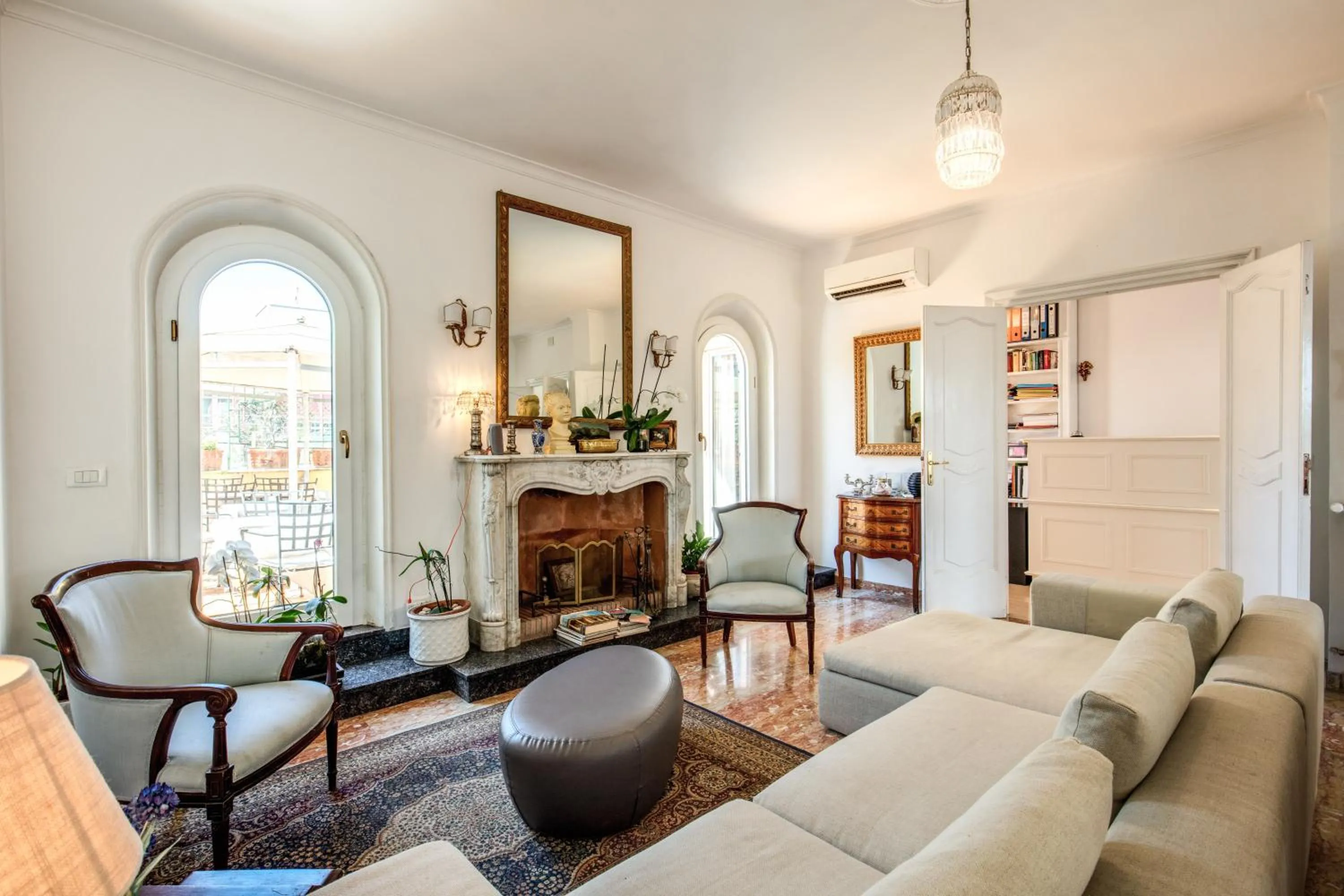 Communal lounge/ TV room in All Comfort Astoria Palace